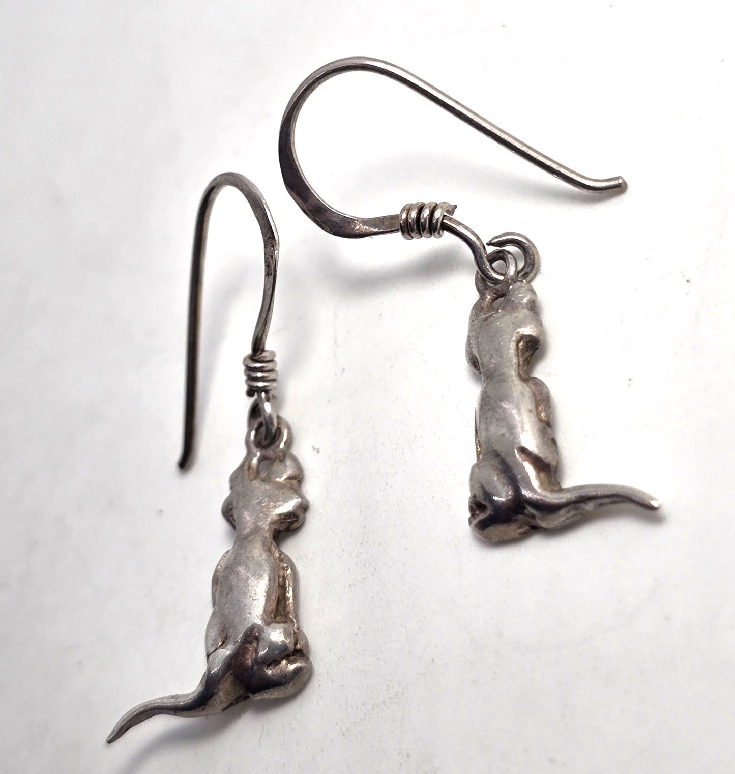 WI regal sitting kitty cat feline sterling silver vintage earrings