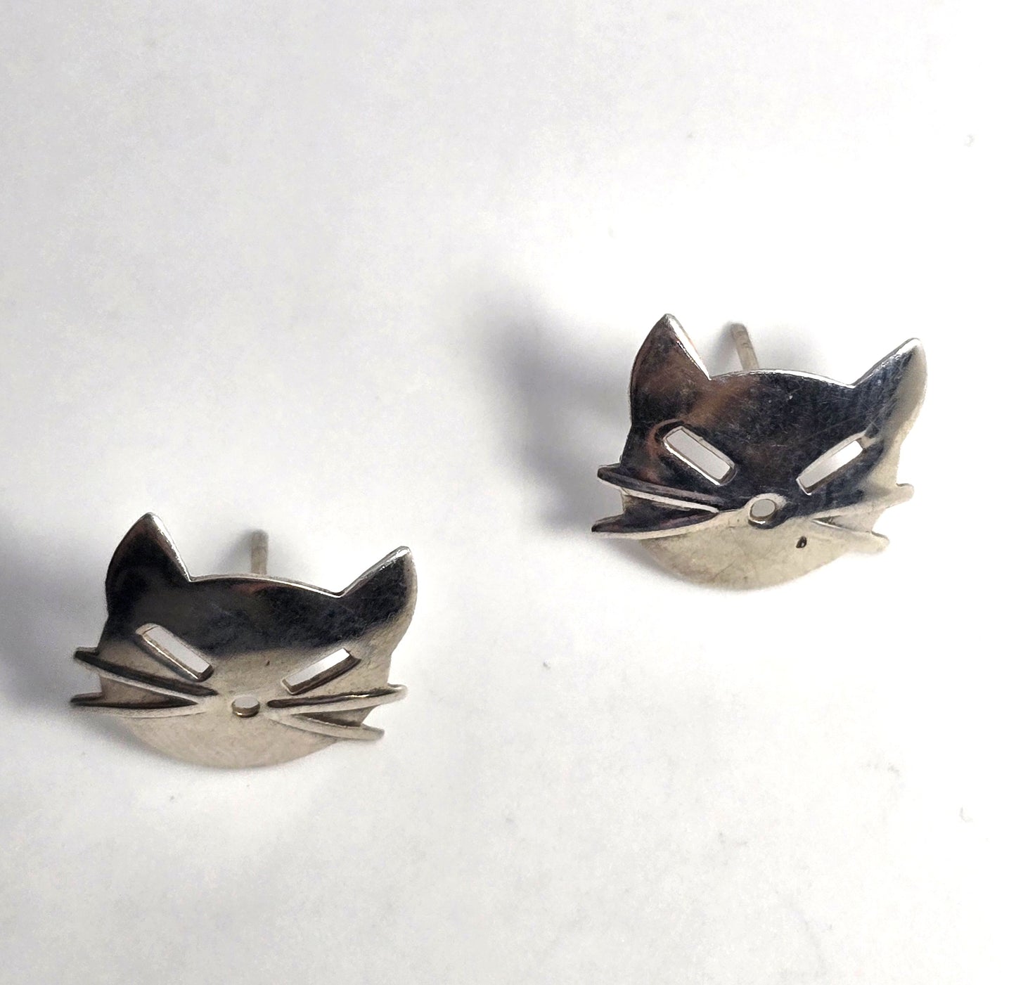 Beau Sterling Modernist Kitty Cat feline heat sterling silver vintage stud earrings