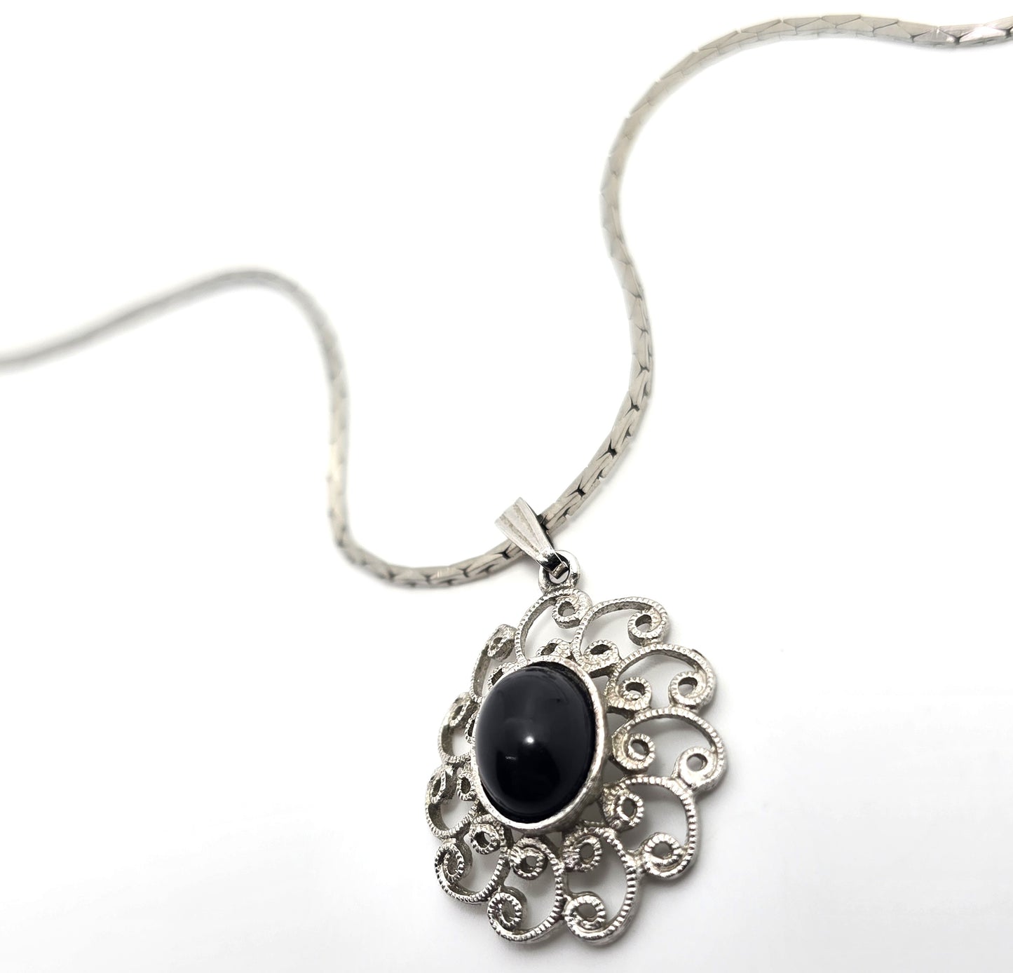Amway Silver toned filigree black glass signed retro vintage pendant necklace