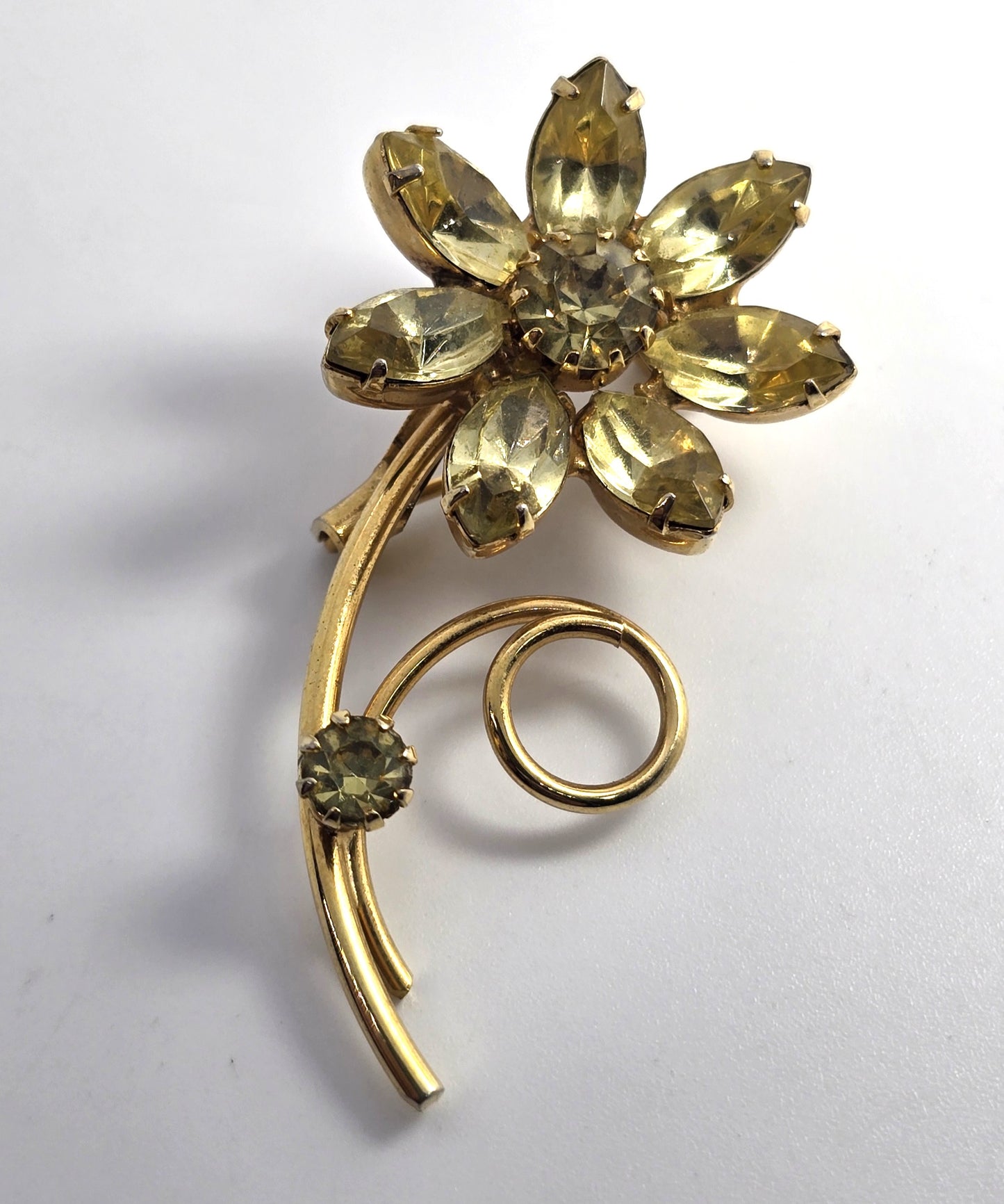 Jonquil yellow rhinestone prong set gold toned vintage rhinestone brooch