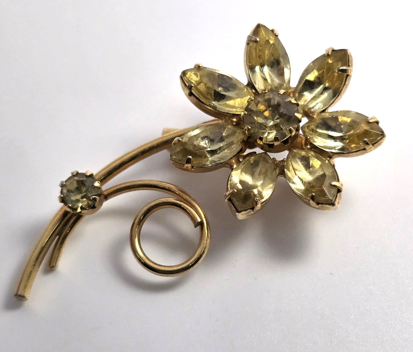 Jonquil yellow rhinestone prong set gold toned vintage rhinestone brooch