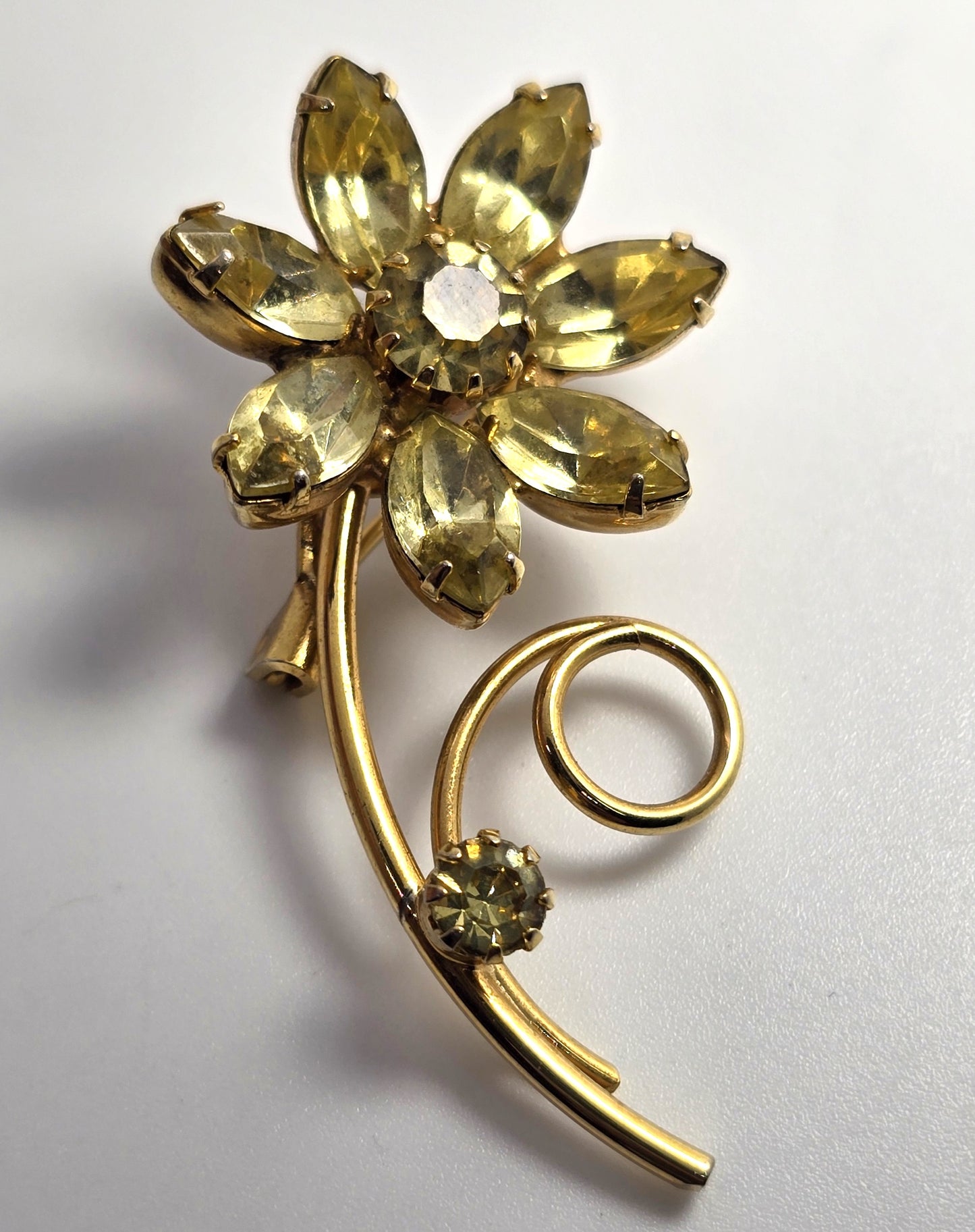 Jonquil yellow rhinestone prong set gold toned vintage rhinestone brooch