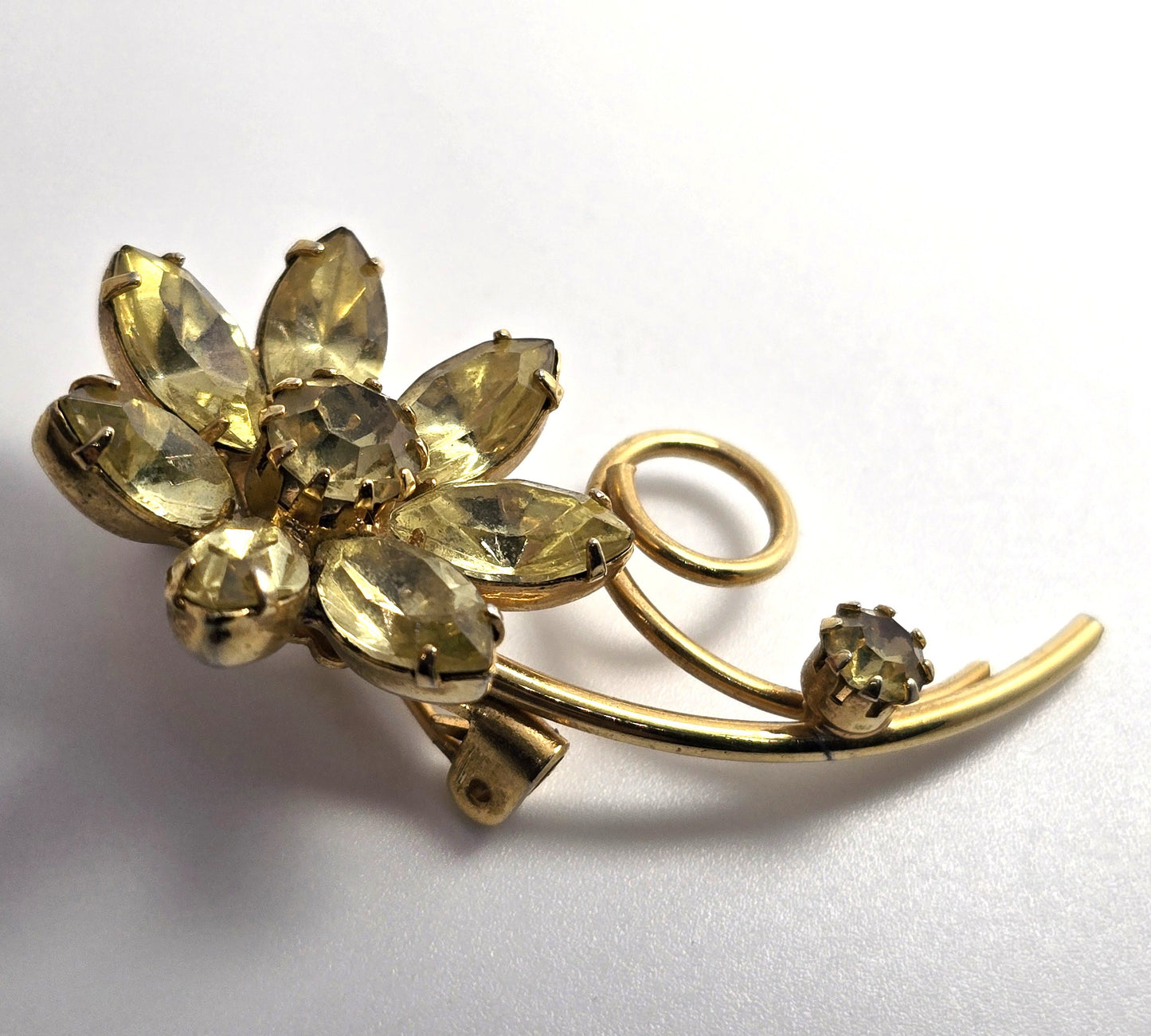 Jonquil yellow rhinestone prong set gold toned vintage rhinestone brooch