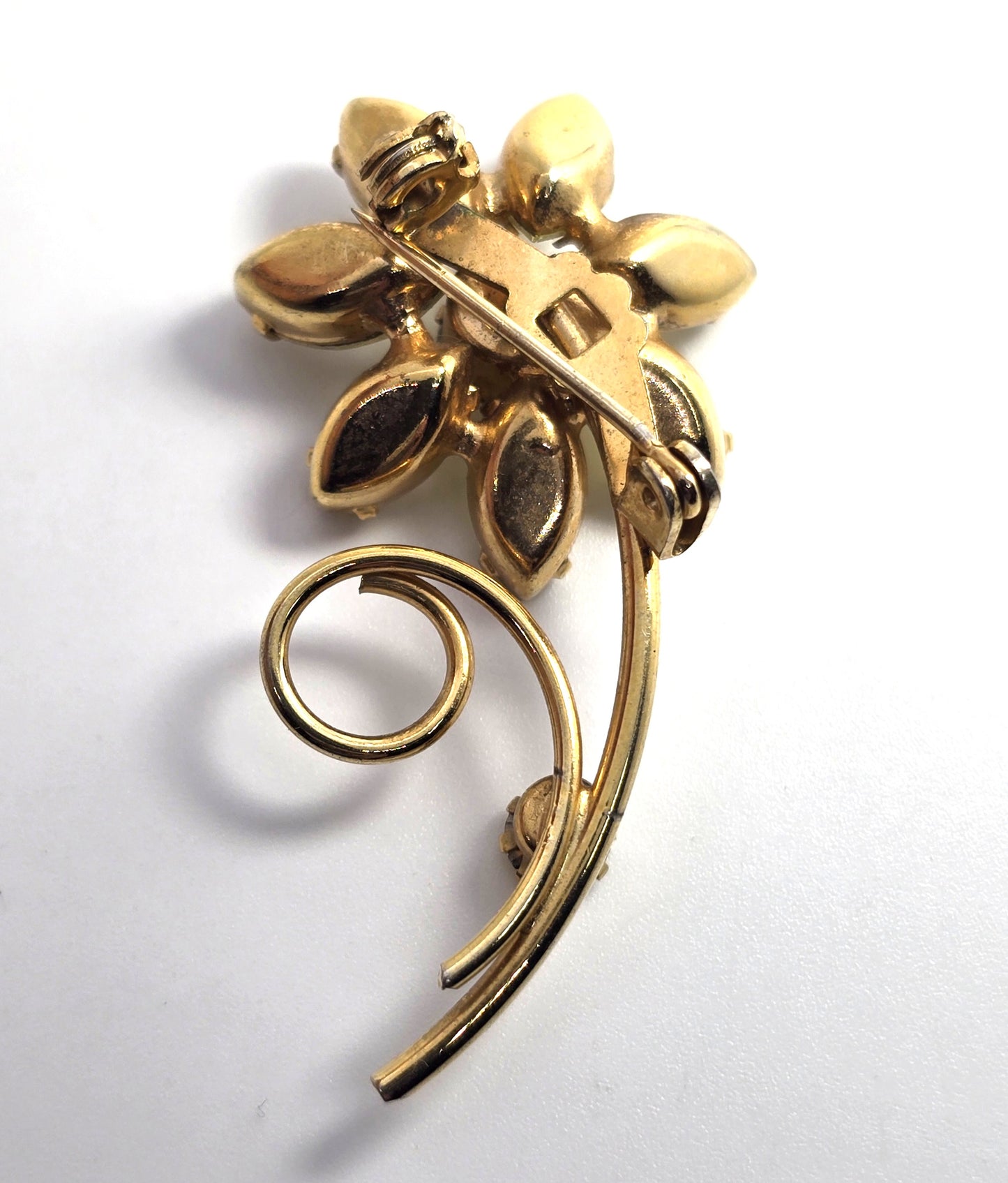 Jonquil yellow rhinestone prong set gold toned vintage rhinestone brooch
