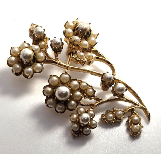 Faux cream and white faux pearl flower rhinestone vintage brooch