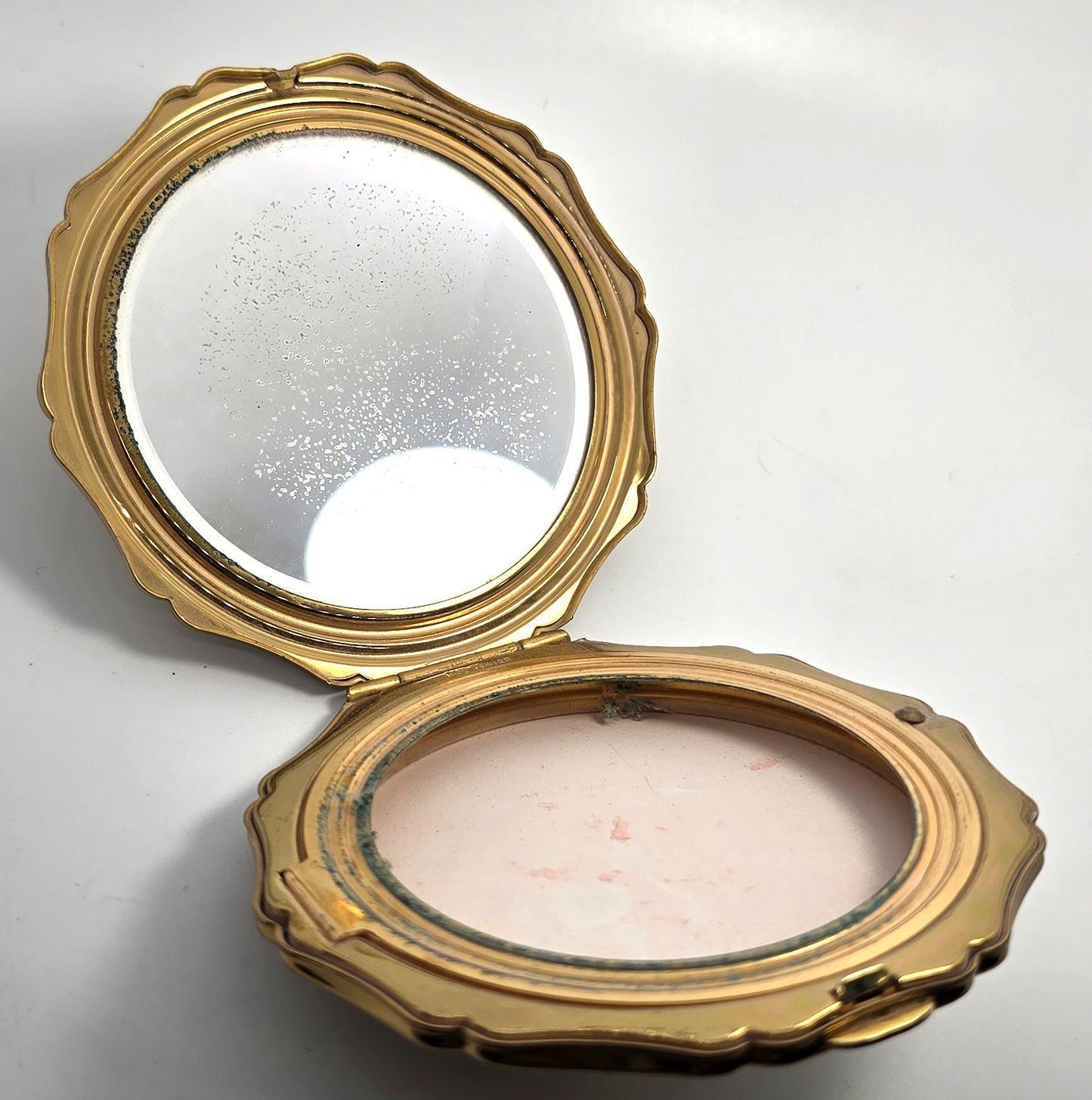Stratton courting couple cupid scene scalloped mirror vintage compact mid century