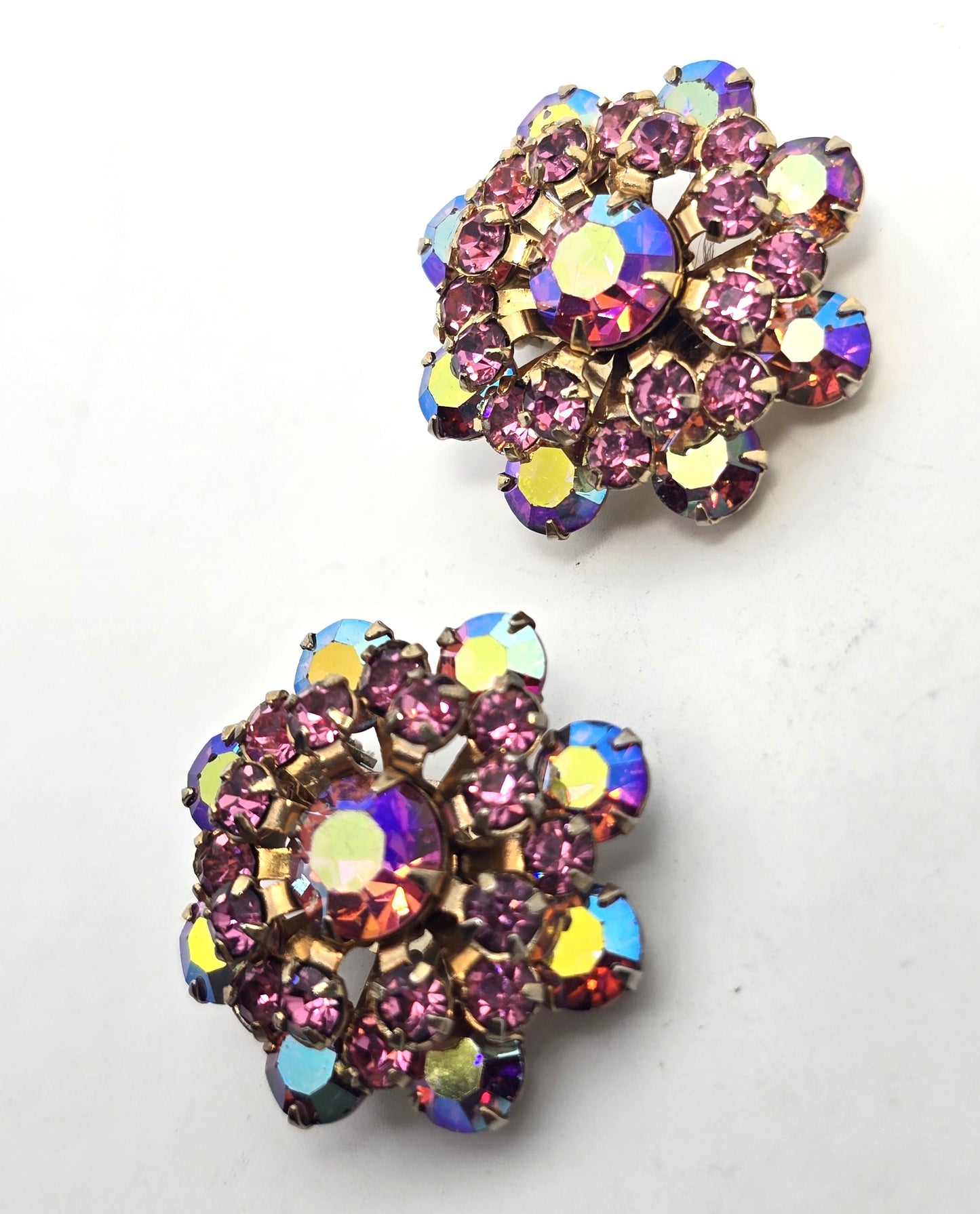 Weiss pink aurora borealis rhinestone gold toned flower vintage clip on earrings