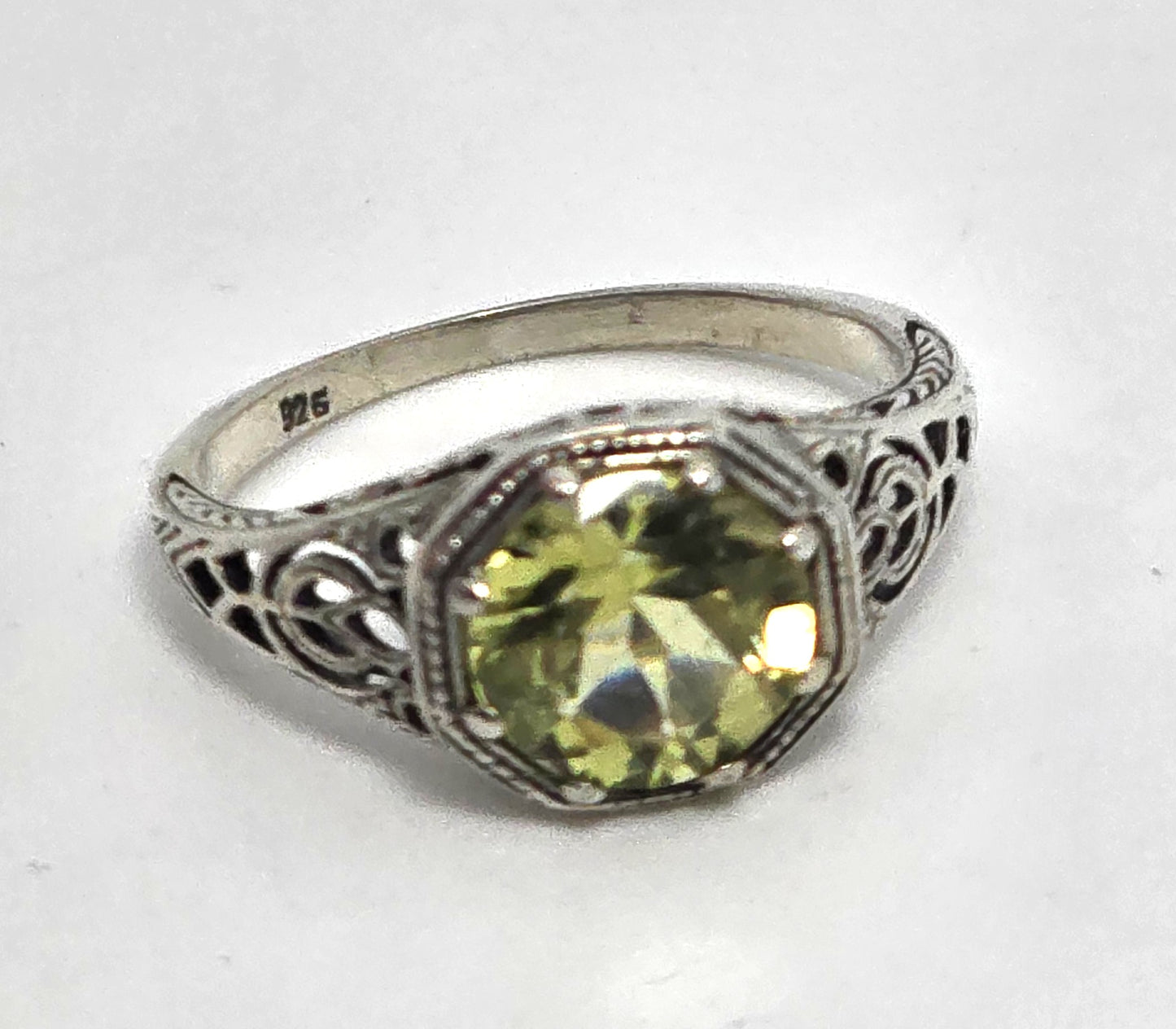 Art Deco style peridot gemstone filigree sterling silver ring size 5.75