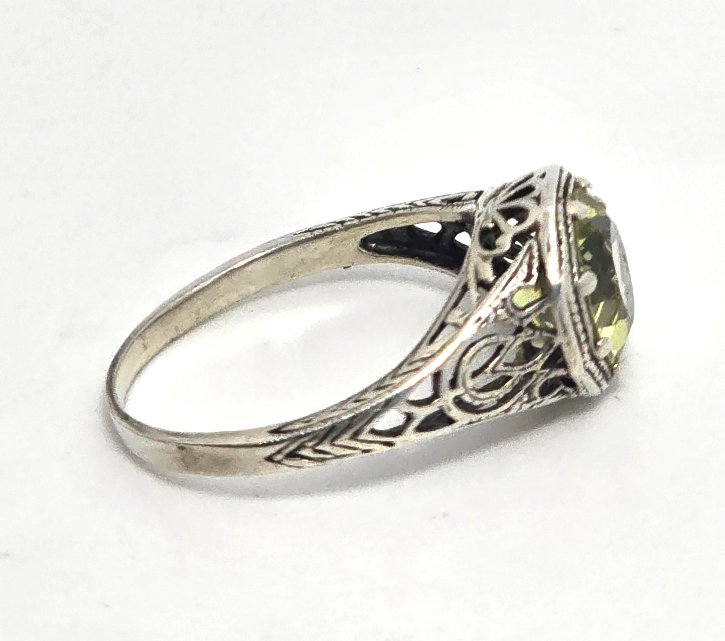 Art Deco style peridot gemstone filigree sterling silver ring size 5.75