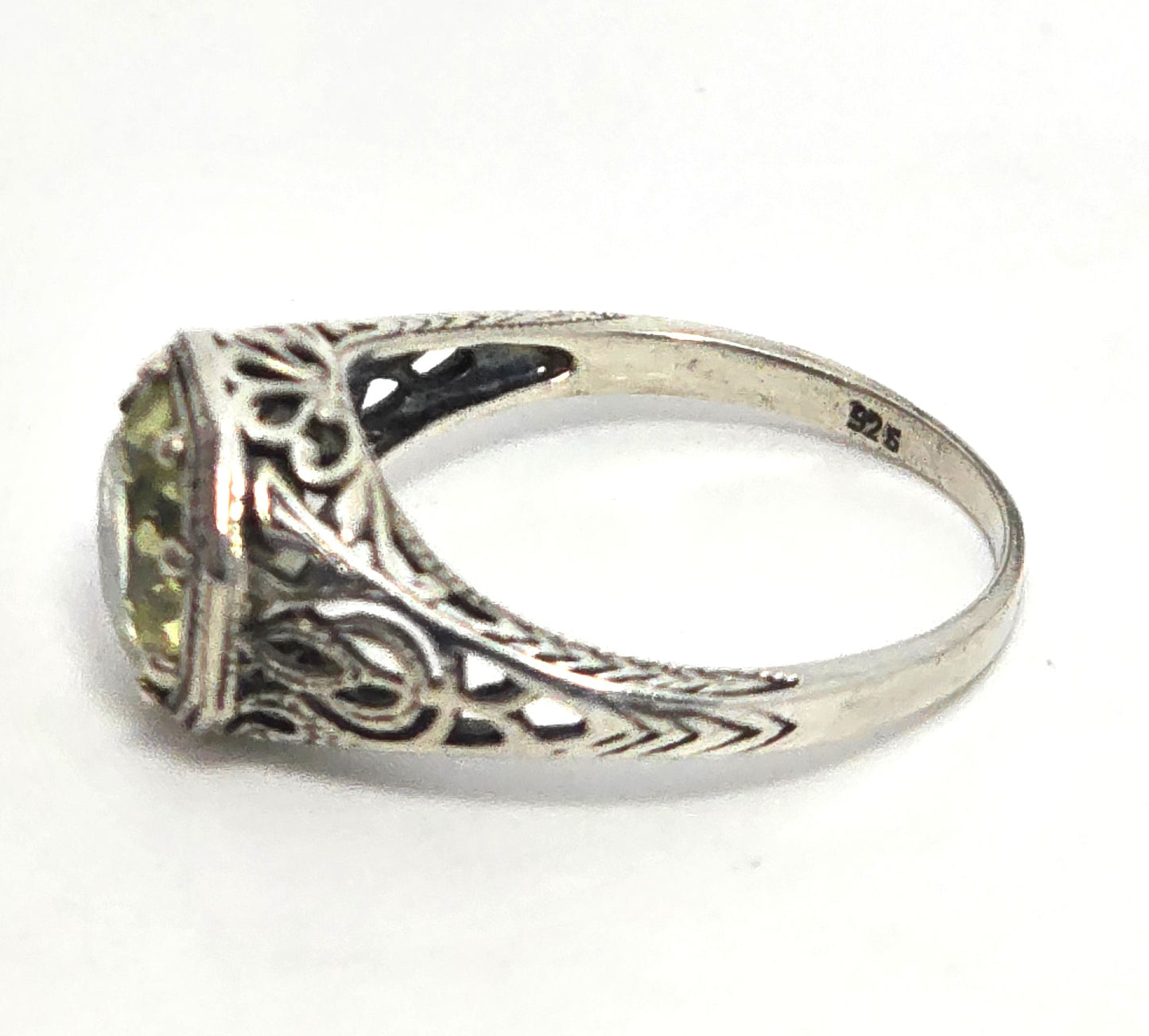 Art Deco style peridot gemstone filigree sterling silver ring size 5.75