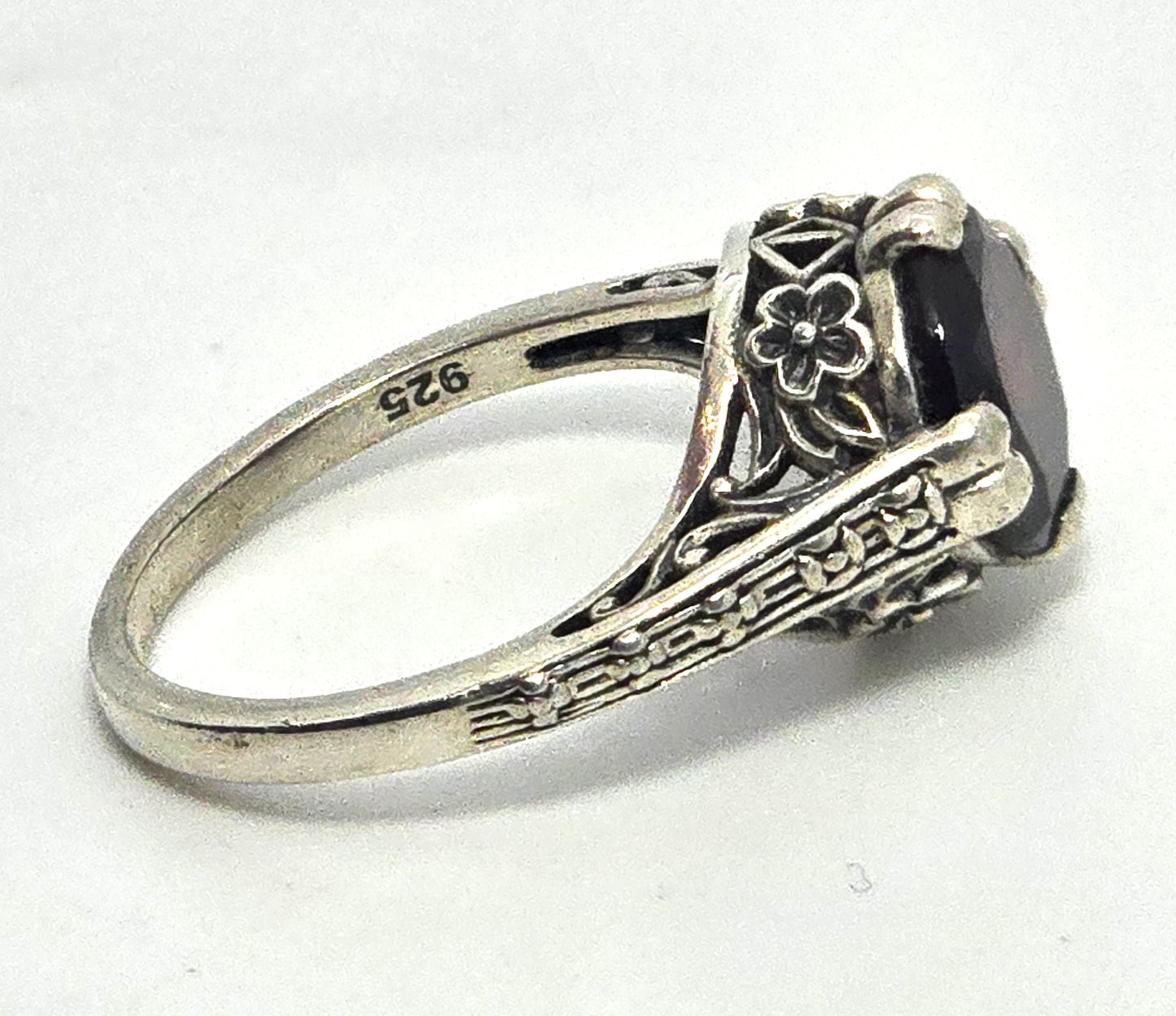 Art Deco style flower filigree garnet sterling silver ring size 6