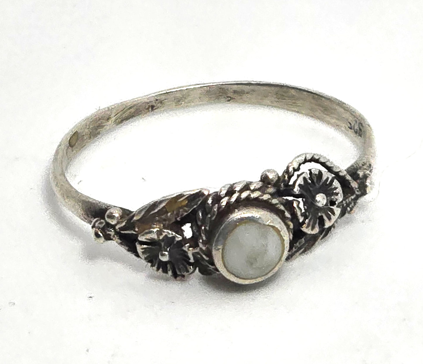 Mother of Pearl vintage flower southwestern vintage sterling silver ring size 8