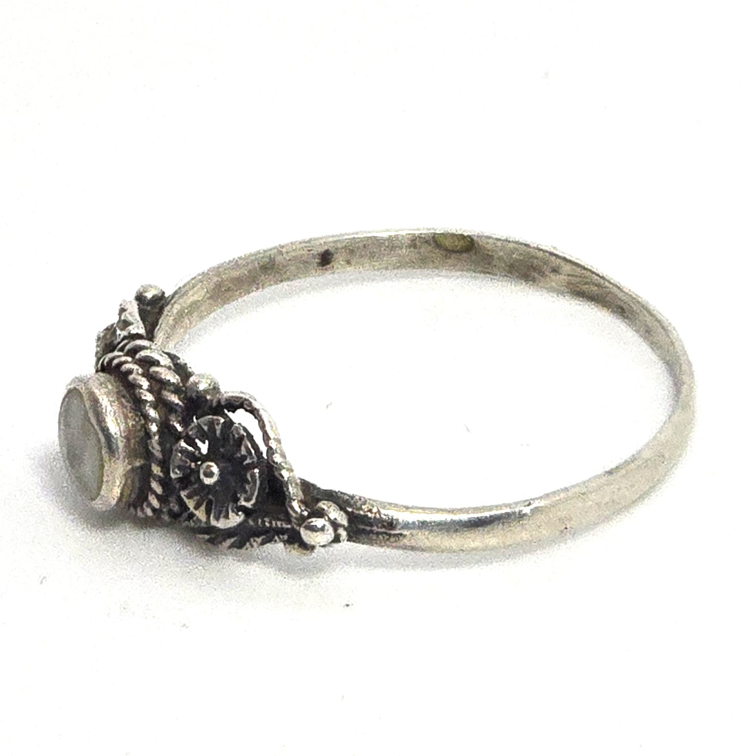 Mother of Pearl vintage flower southwestern vintage sterling silver ring size 8