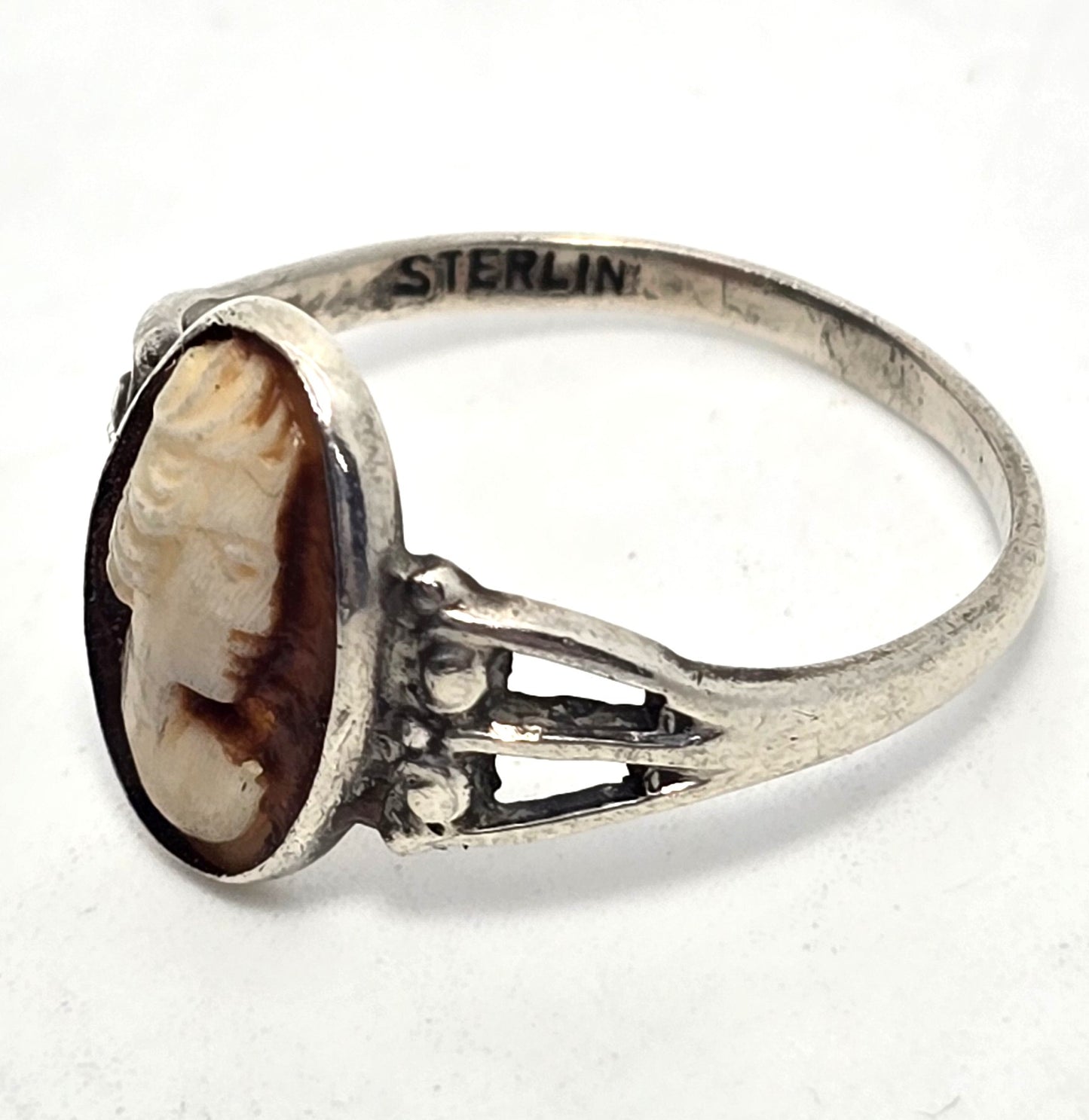 Carved shell delicate vintage sterling silver split shank ring size 6