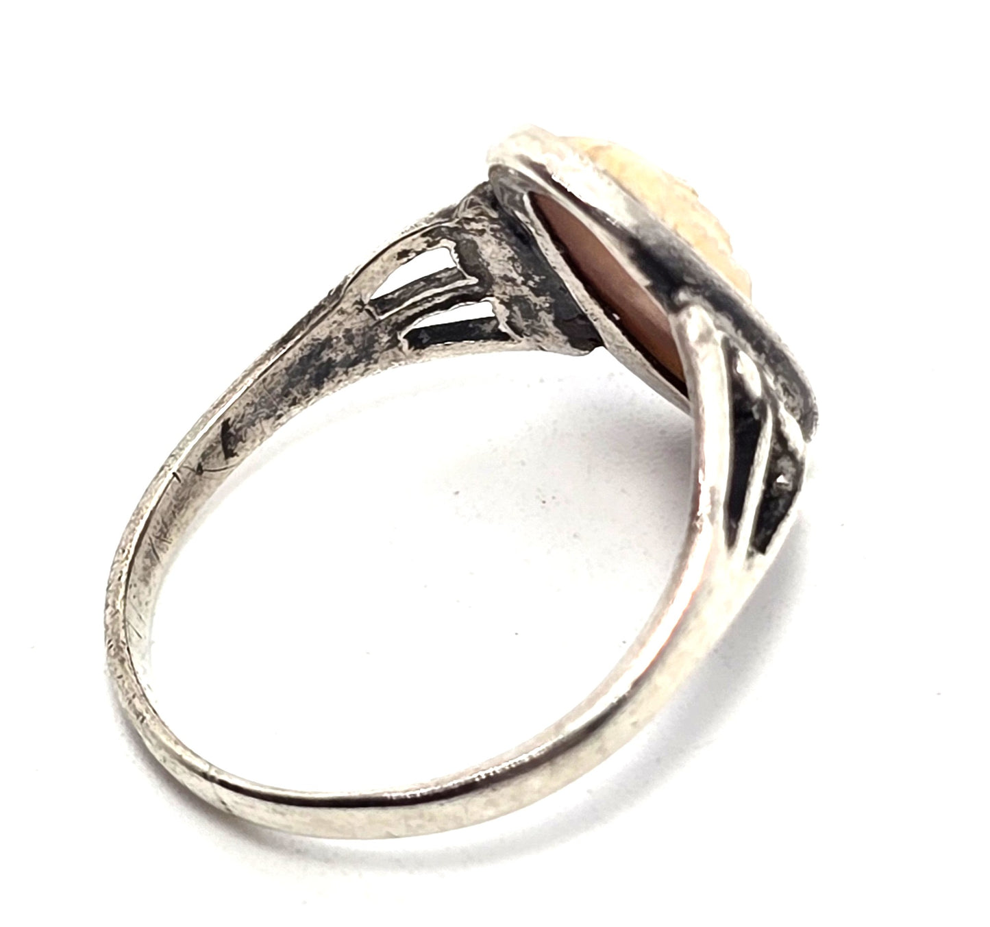 Carved shell delicate vintage sterling silver split shank ring size 6