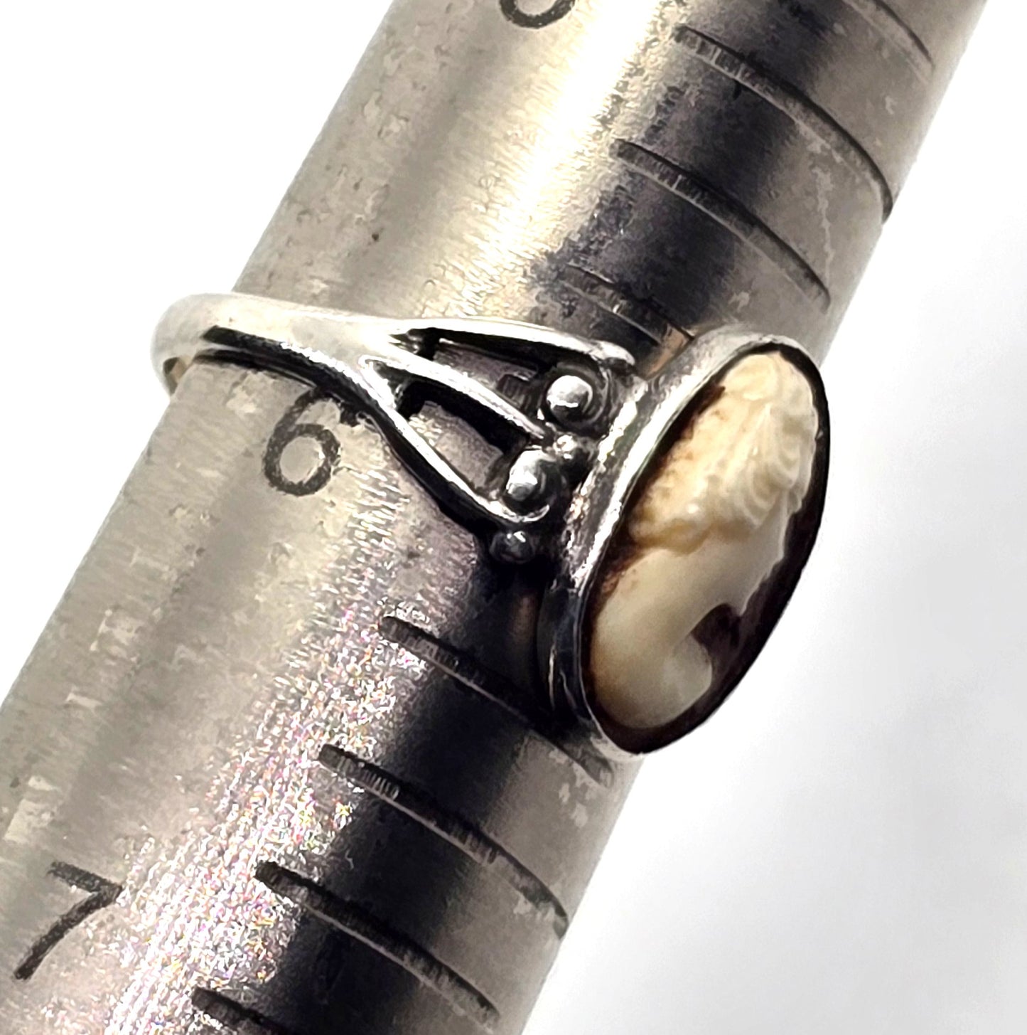 Carved shell delicate vintage sterling silver split shank ring size 6
