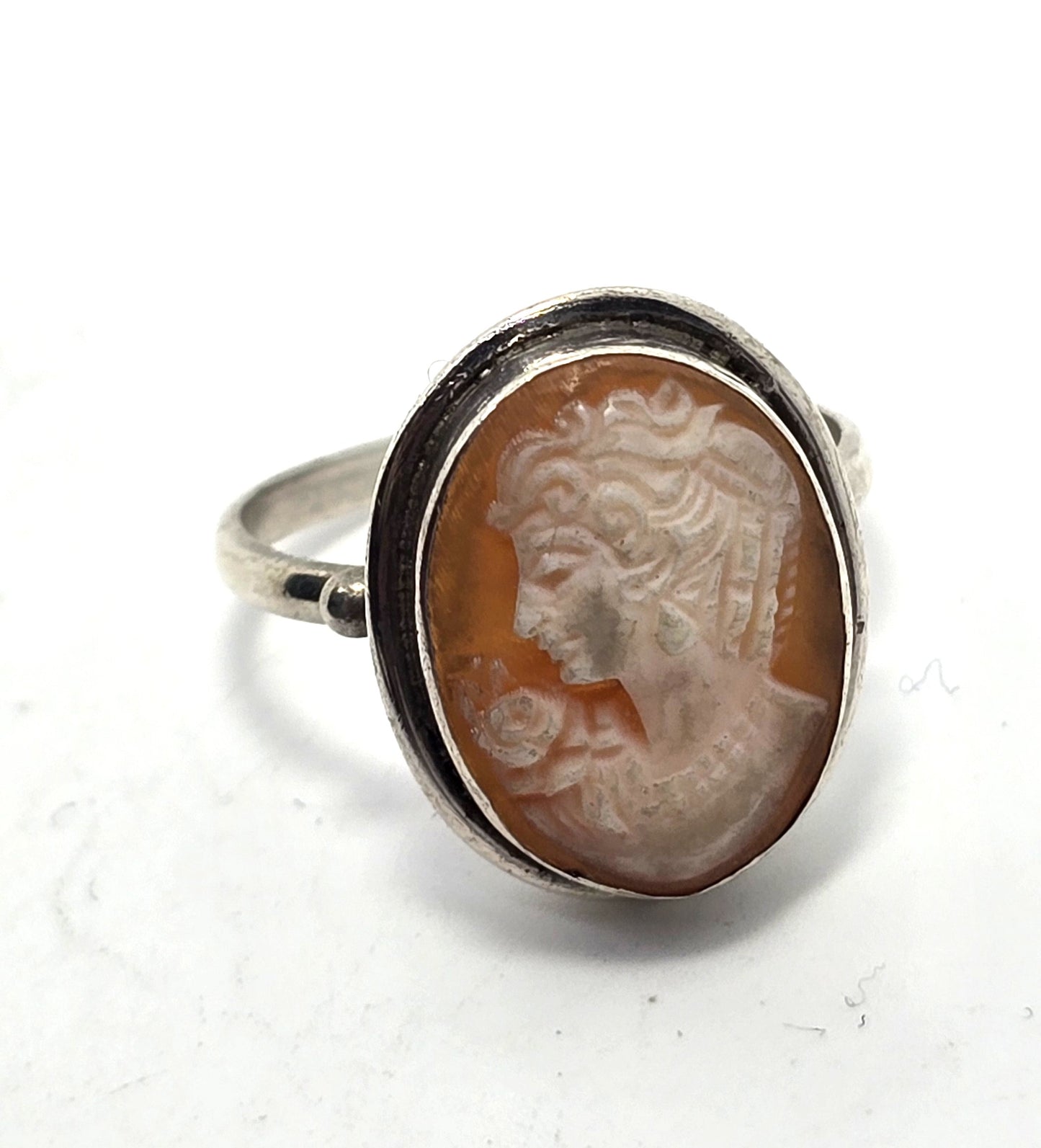 Carved shell left facing high detailed delicate vintage sterling silver ring size 8