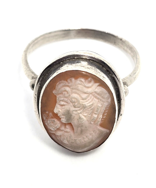 Carved shell left facing high detailed delicate vintage sterling silver ring size 8