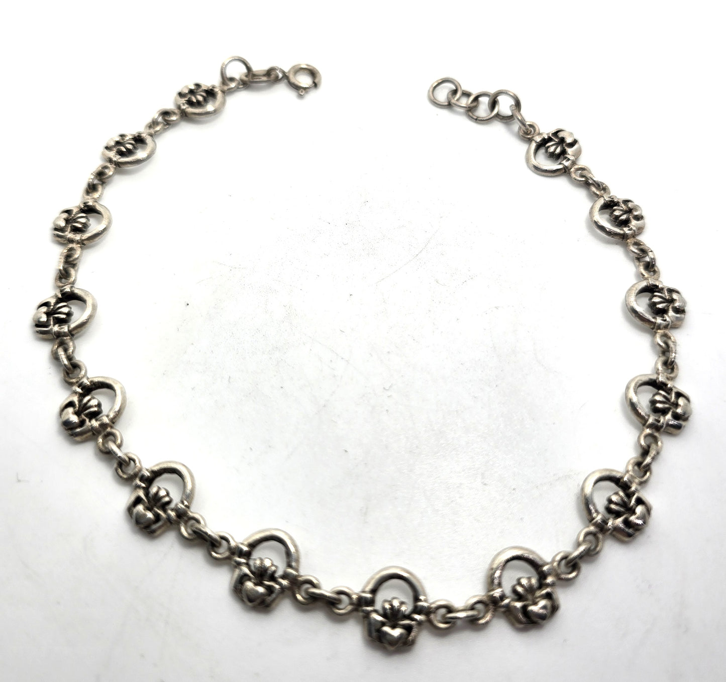 Claddagh Celtic Irish hoop heart in hands vintage sterling silver bracelet