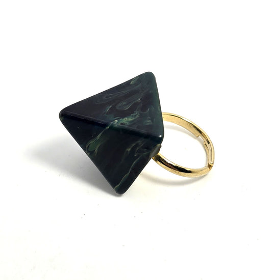 marbled green lucite swirled gold toned vintage pyramid adjustable ring