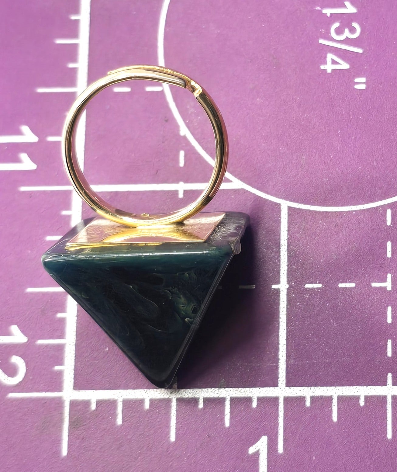 marbled green lucite swirled gold toned vintage pyramid adjustable ring