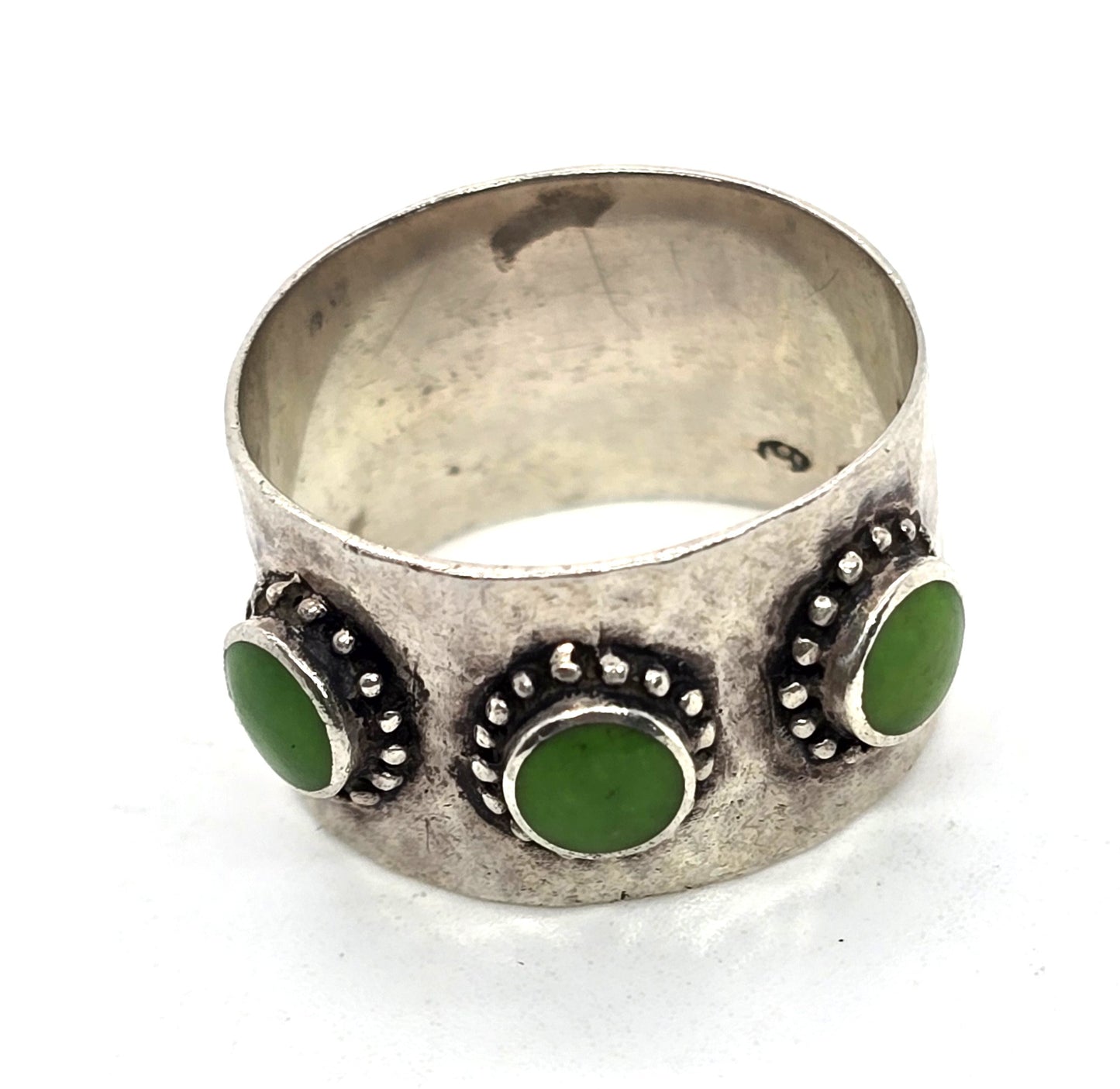 Gaspeite green gemstone vintage three stone cigar band sterling silver ring size 7.5