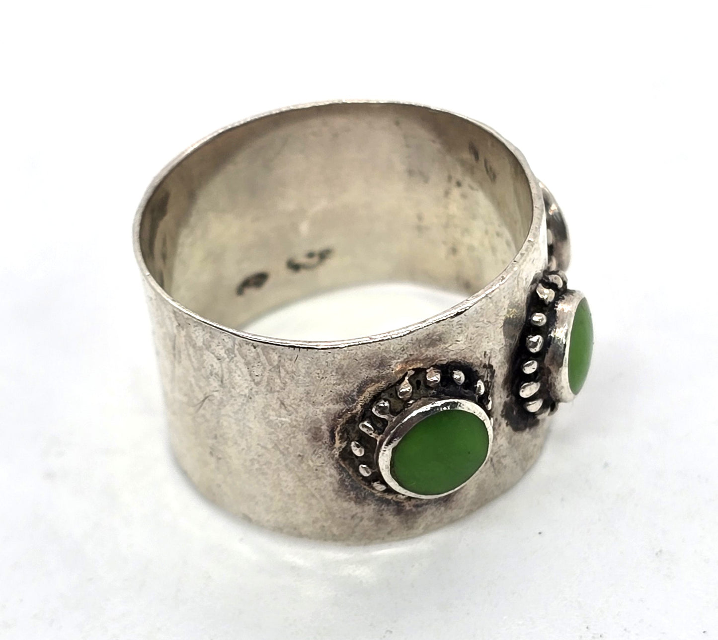 Gaspeite green gemstone vintage three stone cigar band sterling silver ring size 7.5