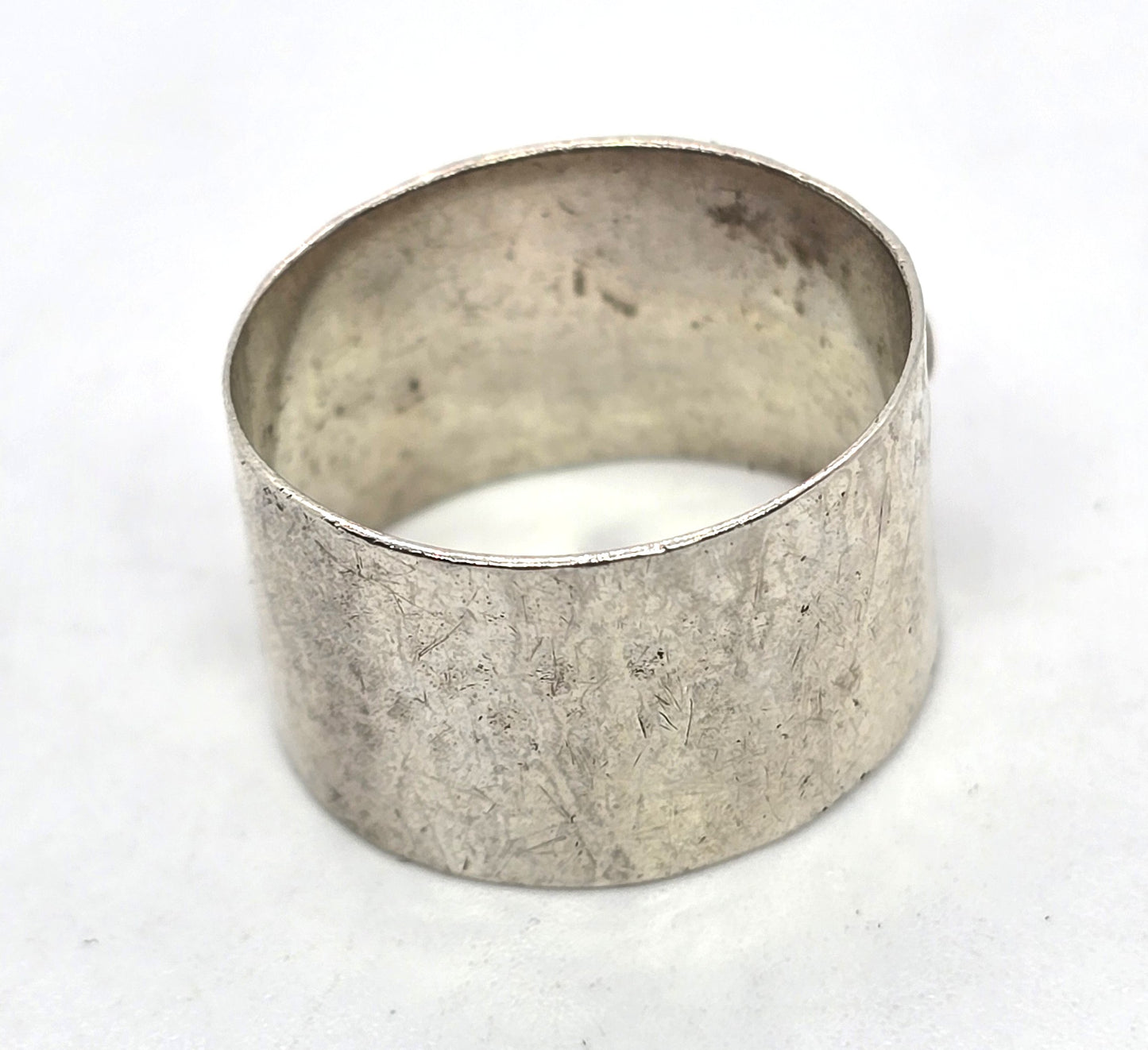 Gaspeite green gemstone vintage three stone cigar band sterling silver ring size 7.5