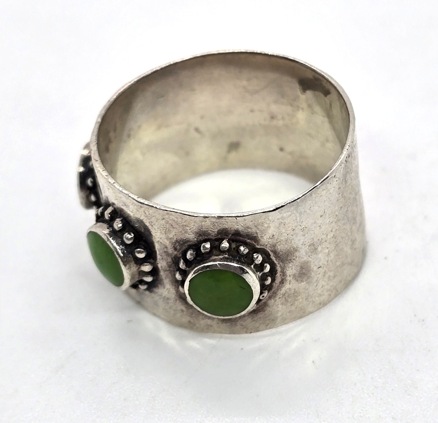 Gaspeite green gemstone vintage three stone cigar band sterling silver ring size 7.5