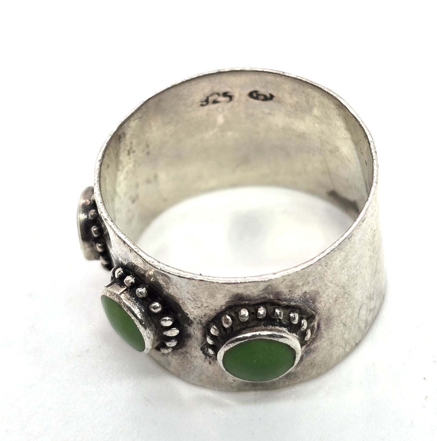 Gaspeite green gemstone vintage three stone cigar band sterling silver ring size 7.5