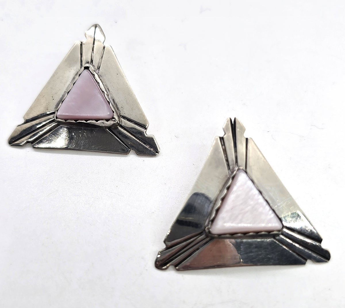 Pink Slipper Shell Native American EE vintage sterling silver stud earrings
