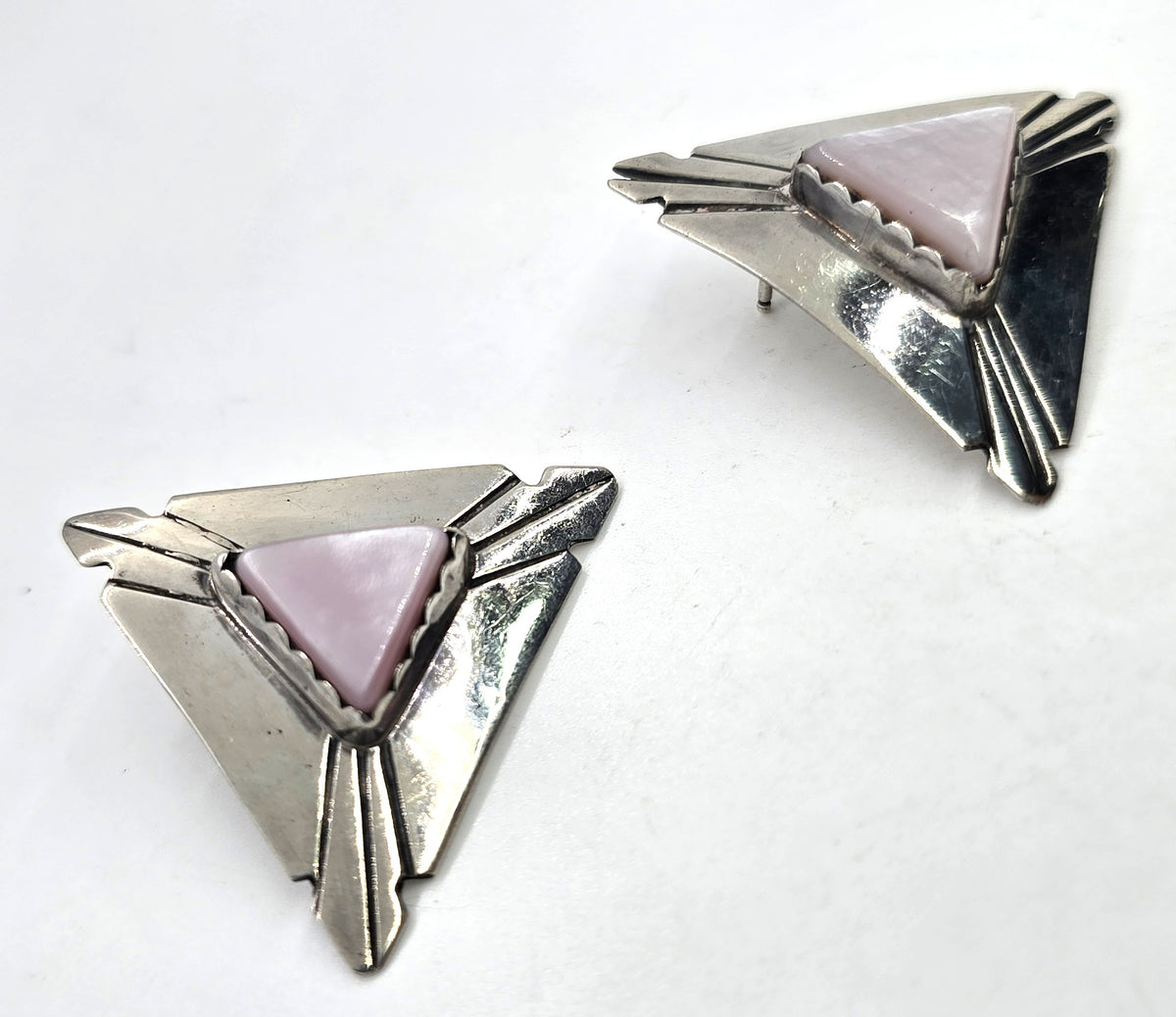 Pink Slipper Shell Native American EE vintage sterling silver stud earrings