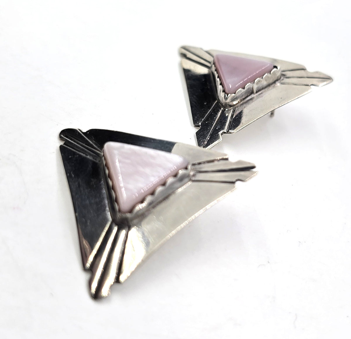 Pink Slipper Shell Native American EE vintage sterling silver stud earrings