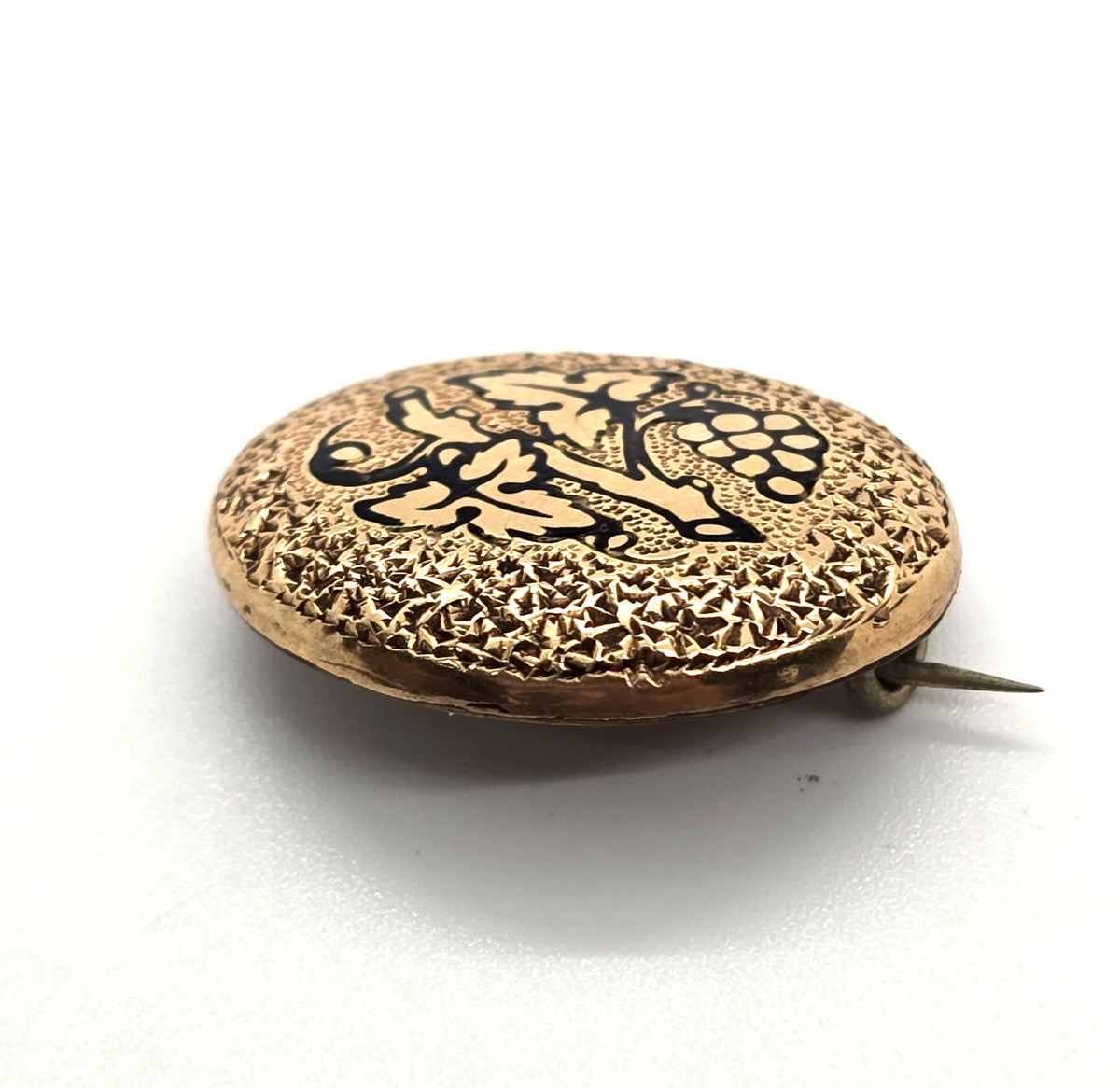 Taille d'épargne antique Victorian 13k gold top Memento Mori brooch