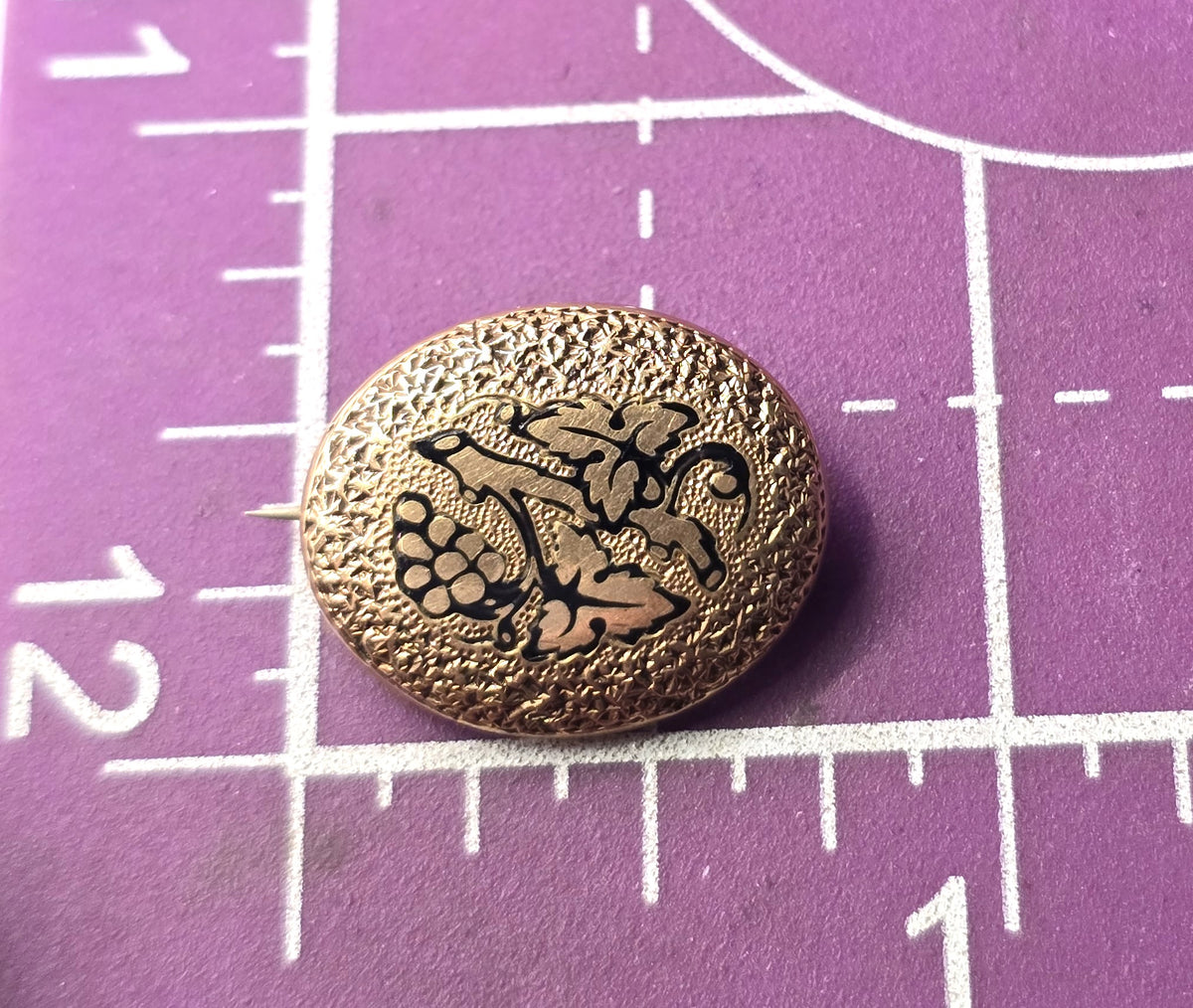 Taille d'épargne antique Victorian 13k gold top Memento Mori brooch