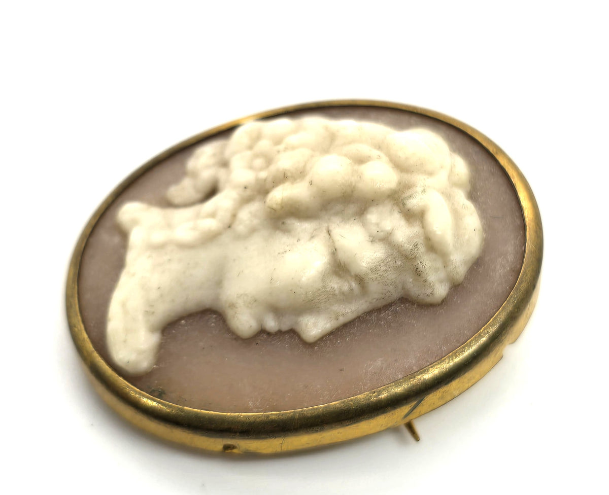 Greco Roman Resin Cameo gold toned vintage cameo brooch