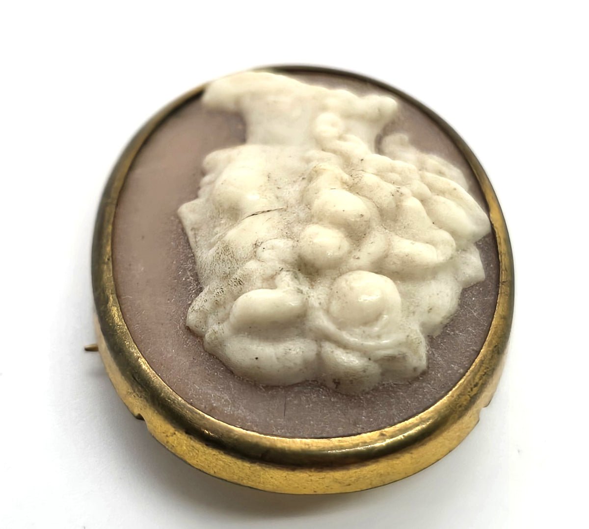 Greco Roman Resin Cameo gold toned vintage cameo brooch