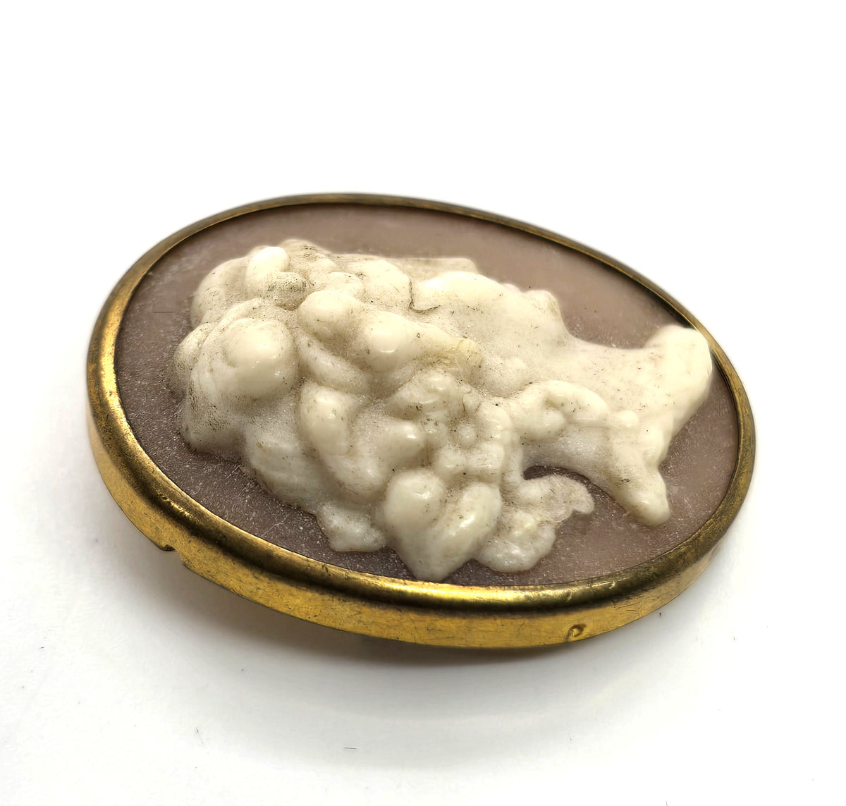 Greco Roman Resin Cameo gold toned vintage cameo brooch