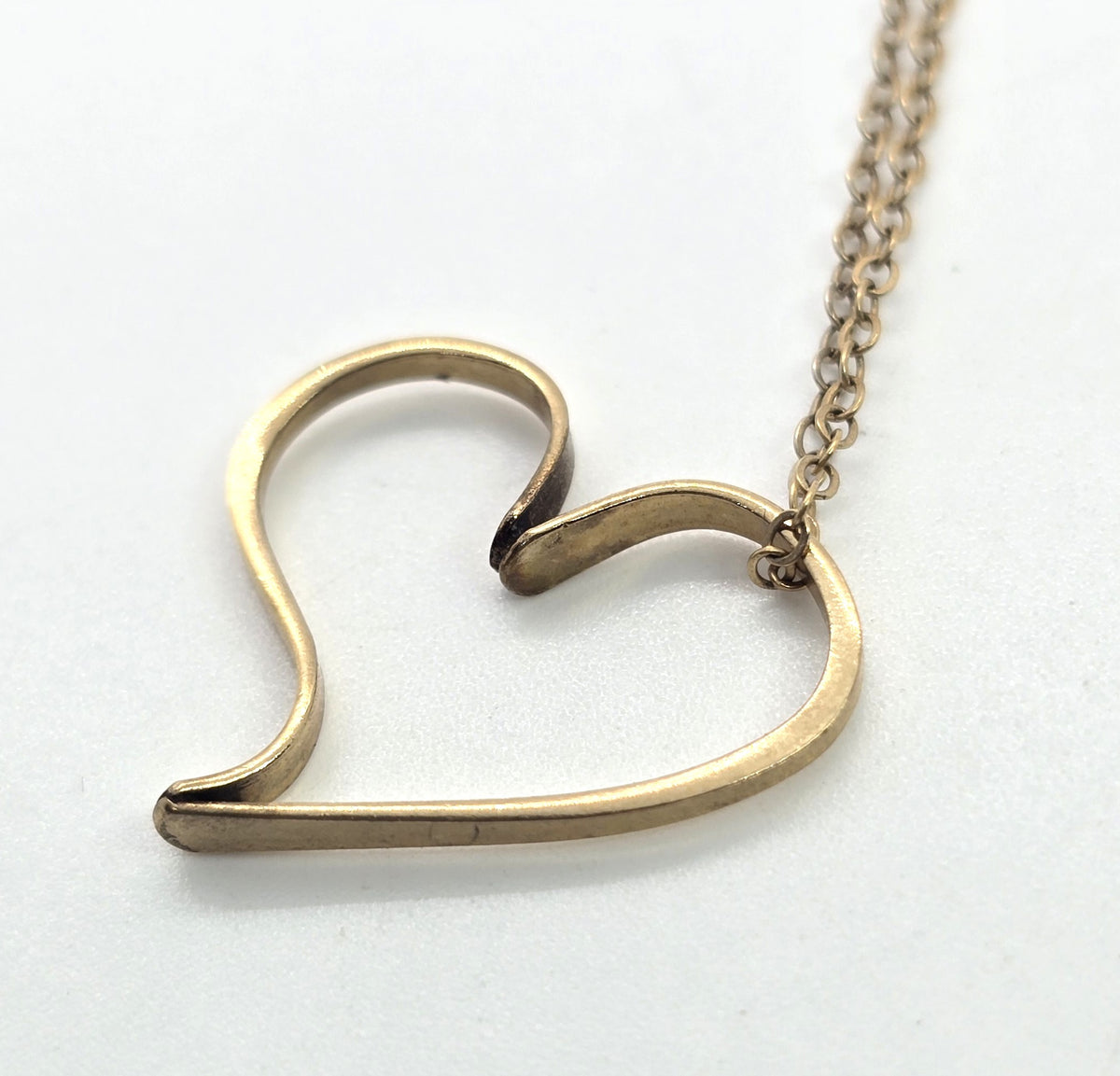 Avon floating heart 14k yellow gold filled vintage pendant necklace