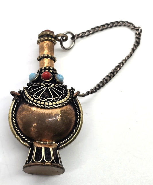 Tibet Silver Inlay Coral Chinese Handwork Old Carving Snuff Bottle