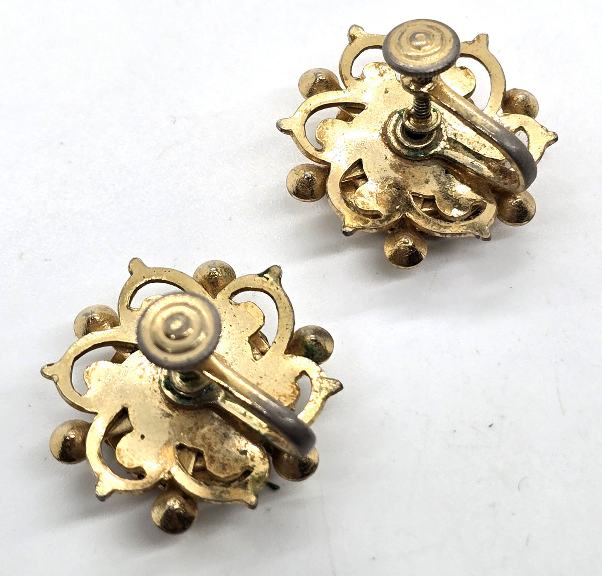 Pink rose black enamel mid century vintage rhinestone screw back earrings