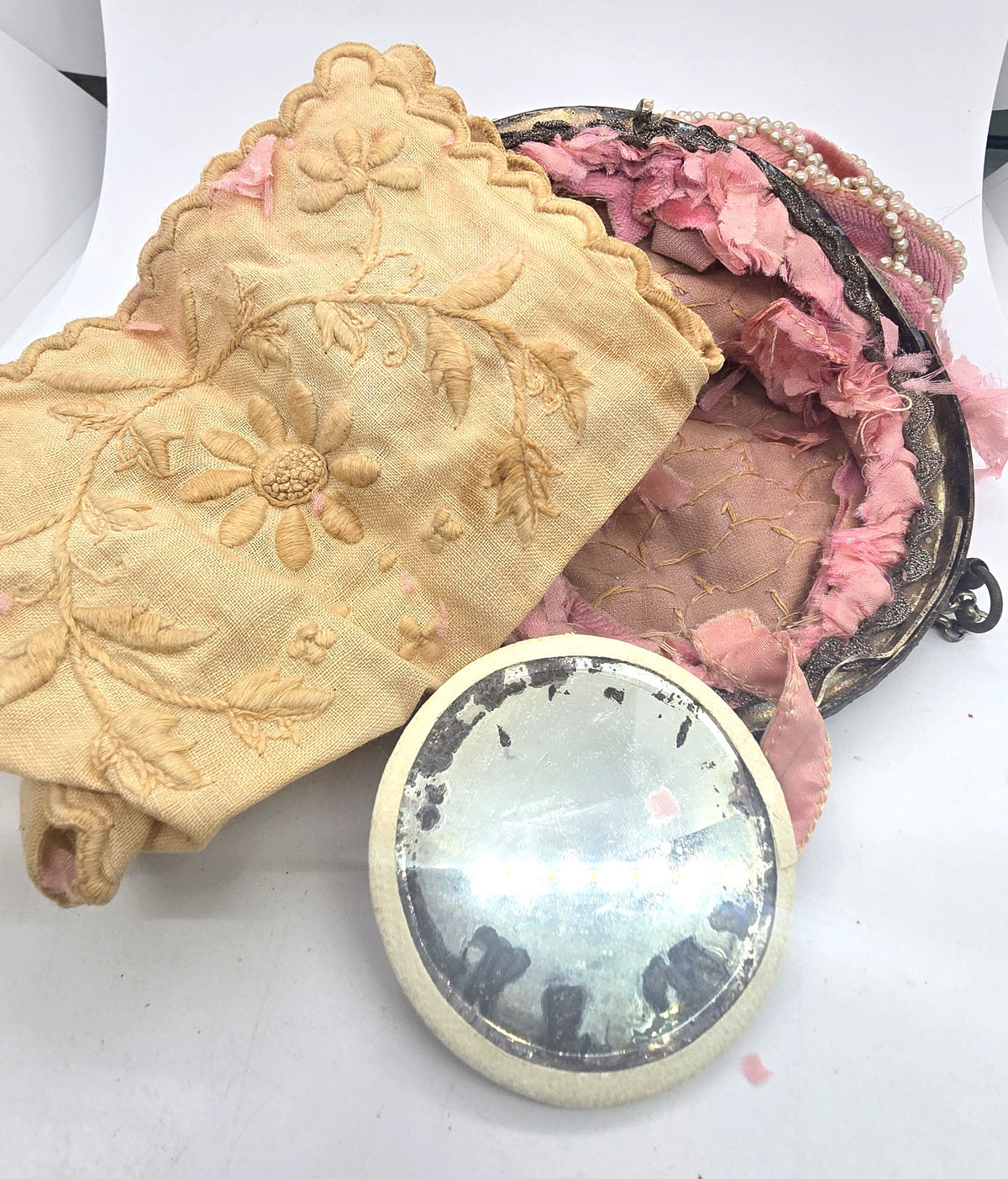 Pink velvet silk lined faux pearl scallop beaded vintage Art Deco purse