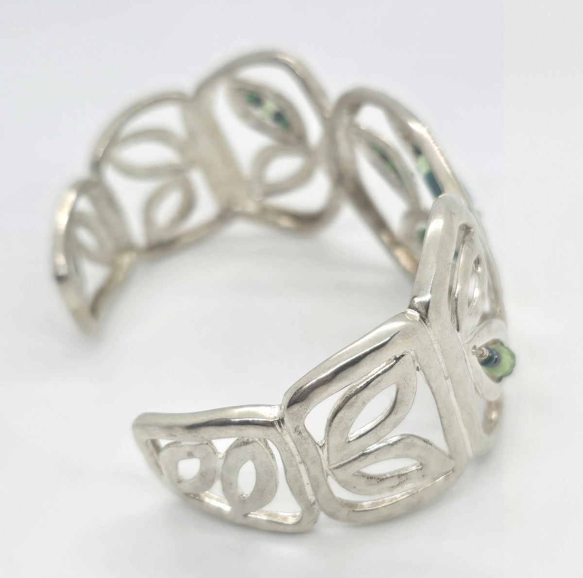 Silpada sterling silver hammered "Garden Party" Cuff Bracelet Model B2182 retired