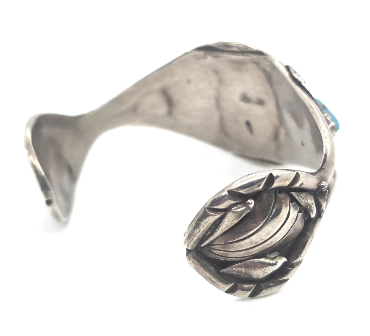 Navajo Artisan handcrafted turquoise nugget NA sterling silver vintage cuff bracelet