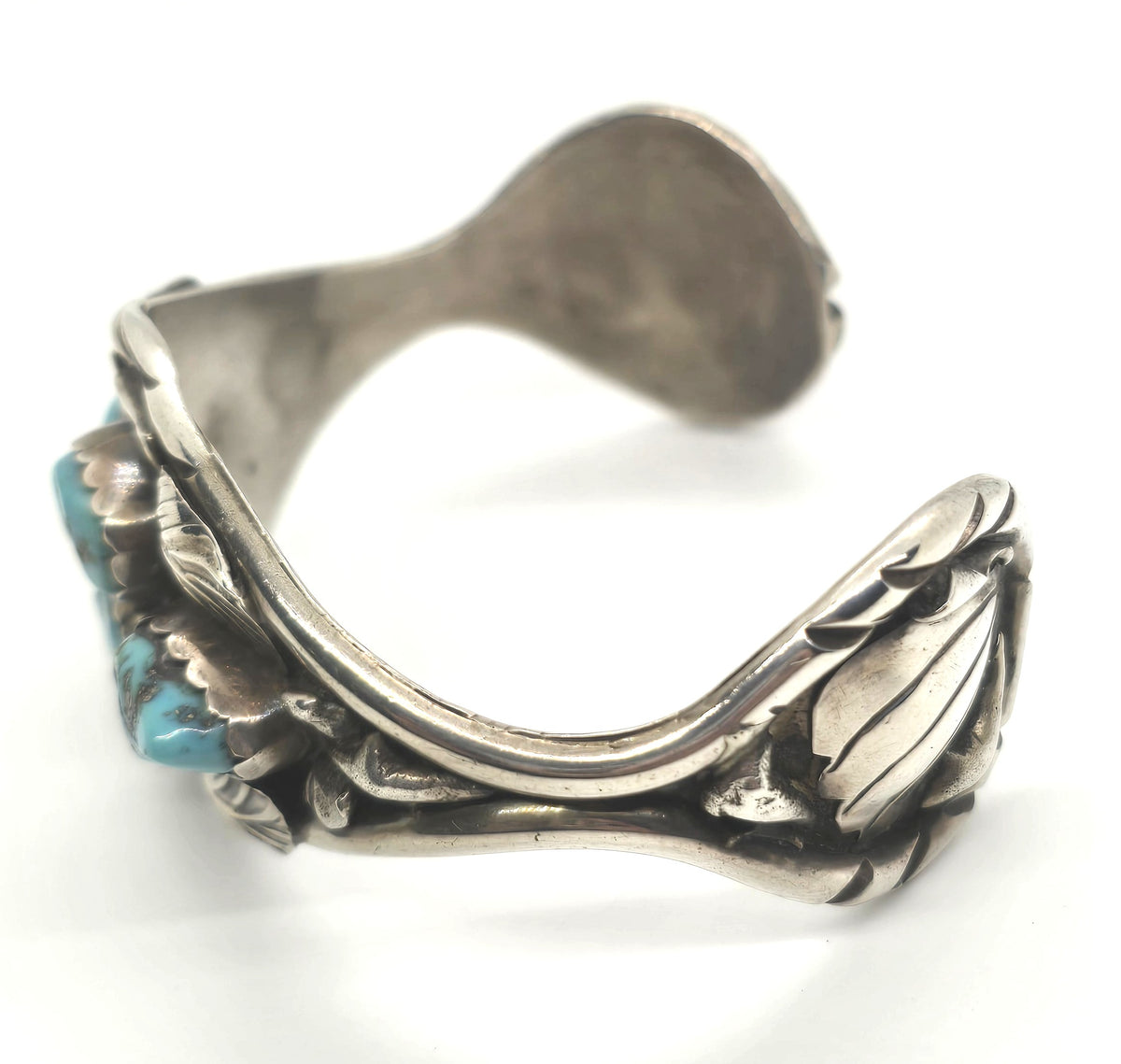 Navajo Artisan handcrafted turquoise nugget NA sterling silver vintage cuff bracelet