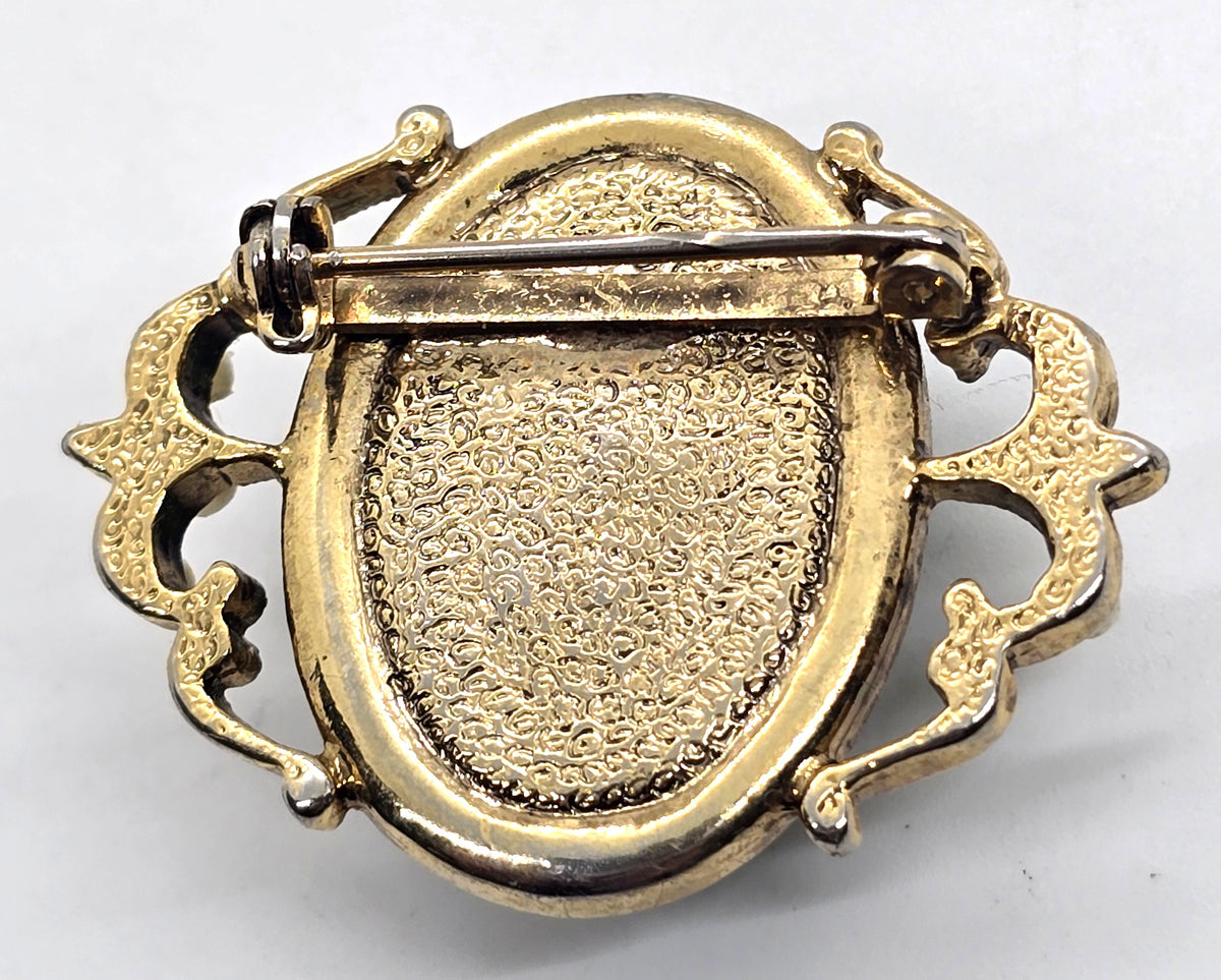 Carved Scarab Chrysoprase Egyptian Revival gold toned vintage brooch