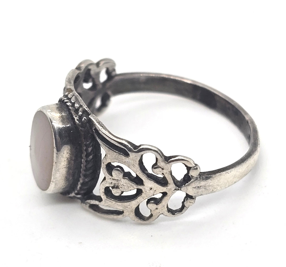 Southwestern Mother of Pearl filigree vintage sterling silver ring size 5