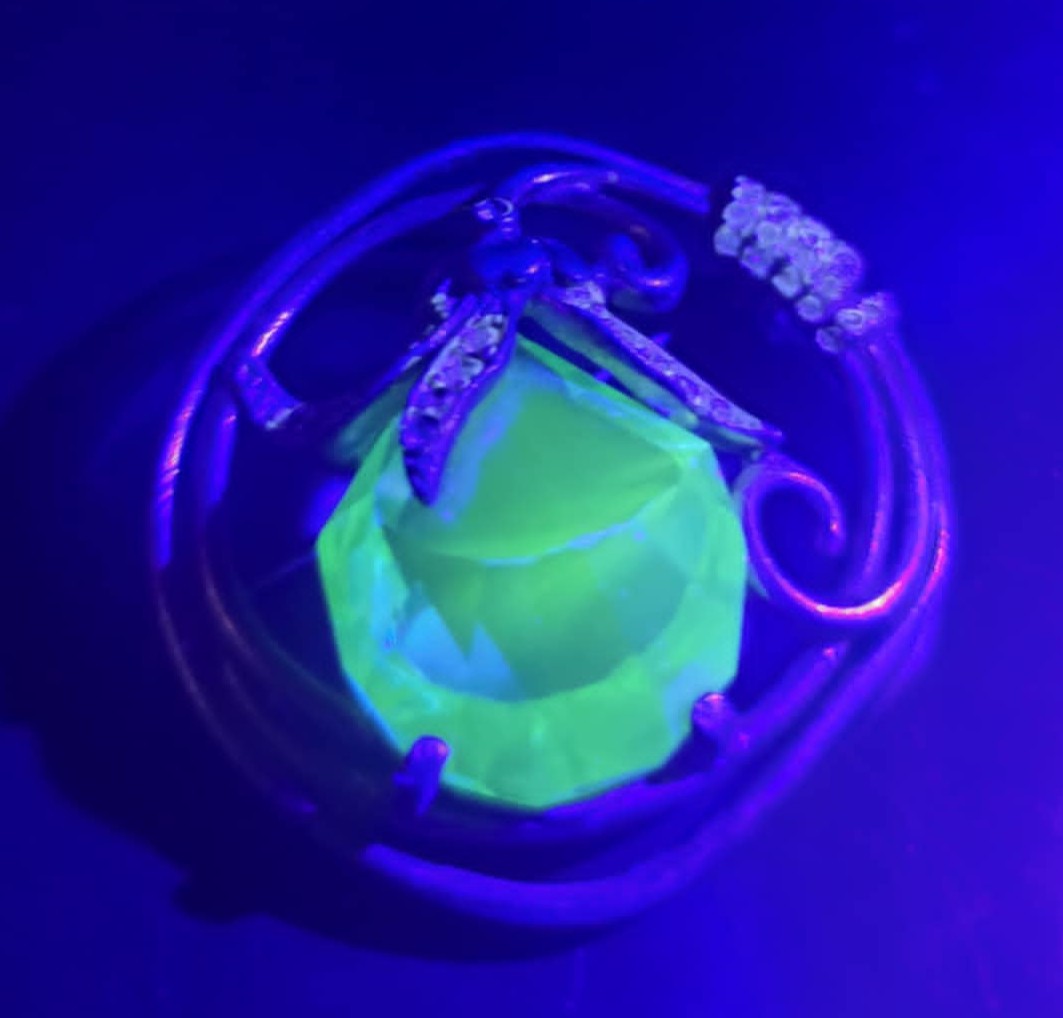 Green uranium glass Large Art Deco rhinestone gold toned UV glow vintage brooch