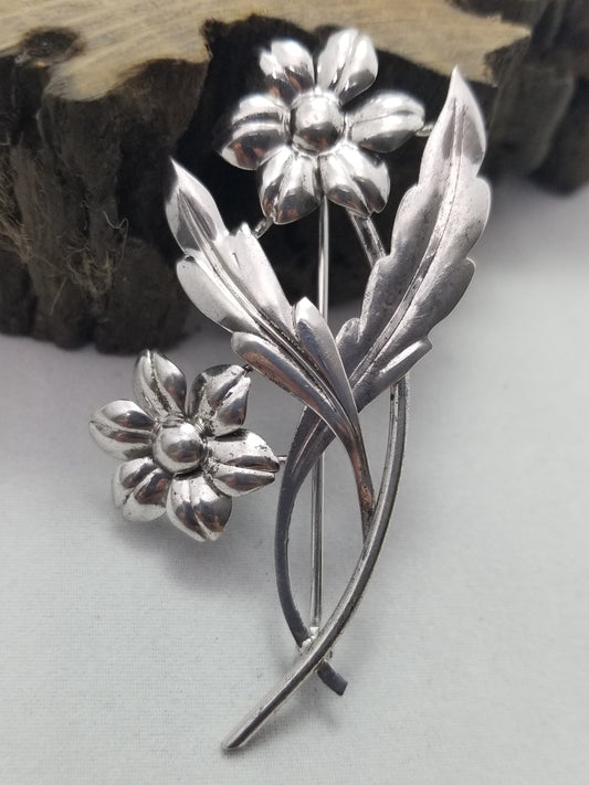 Mid Century WRE W.E. Richards sterling silver flower vintage daisy flower brooch