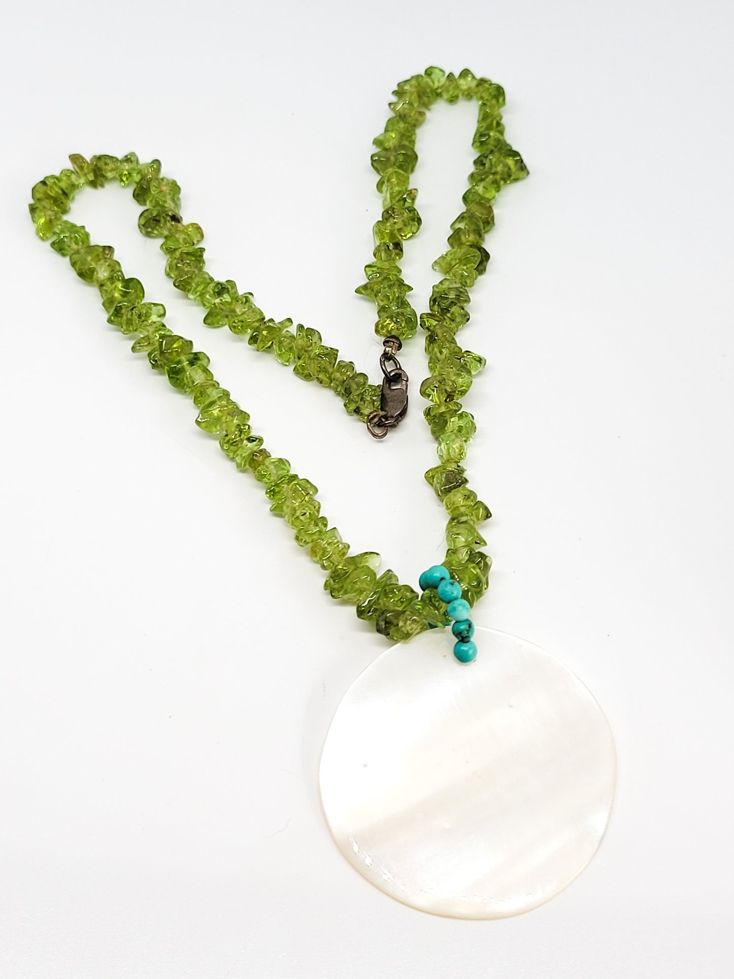 Peridot chip and mother of pearl vintage gemstone sterling silver necklace